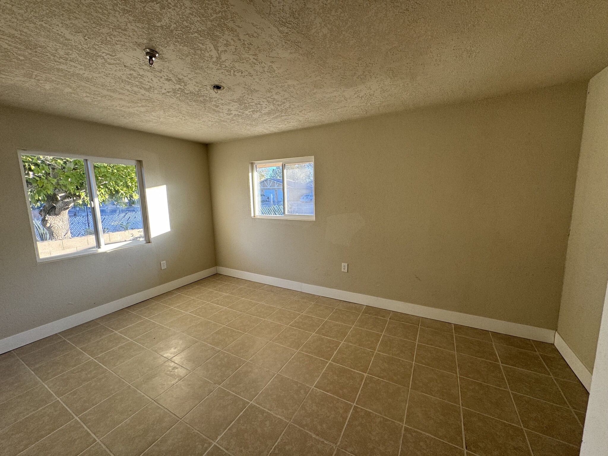 16012-16020 Juniper St, Hesperia, CA for Rent