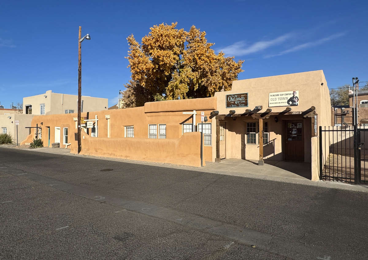 2021 Old Town Rd NW, Albuquerque, NM for Sale