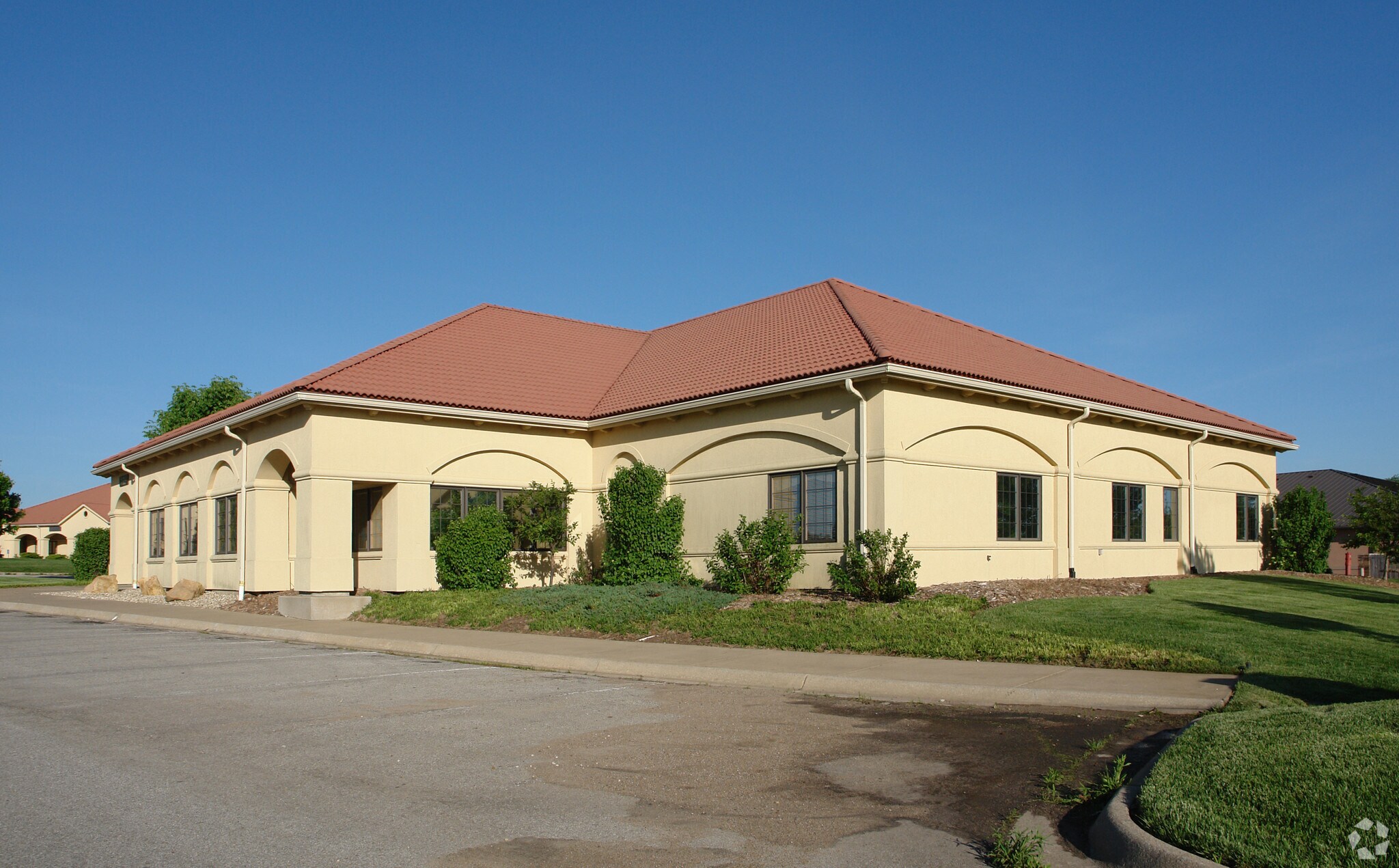 1220 Biltmore Dr, Lawrence, KS for Sale