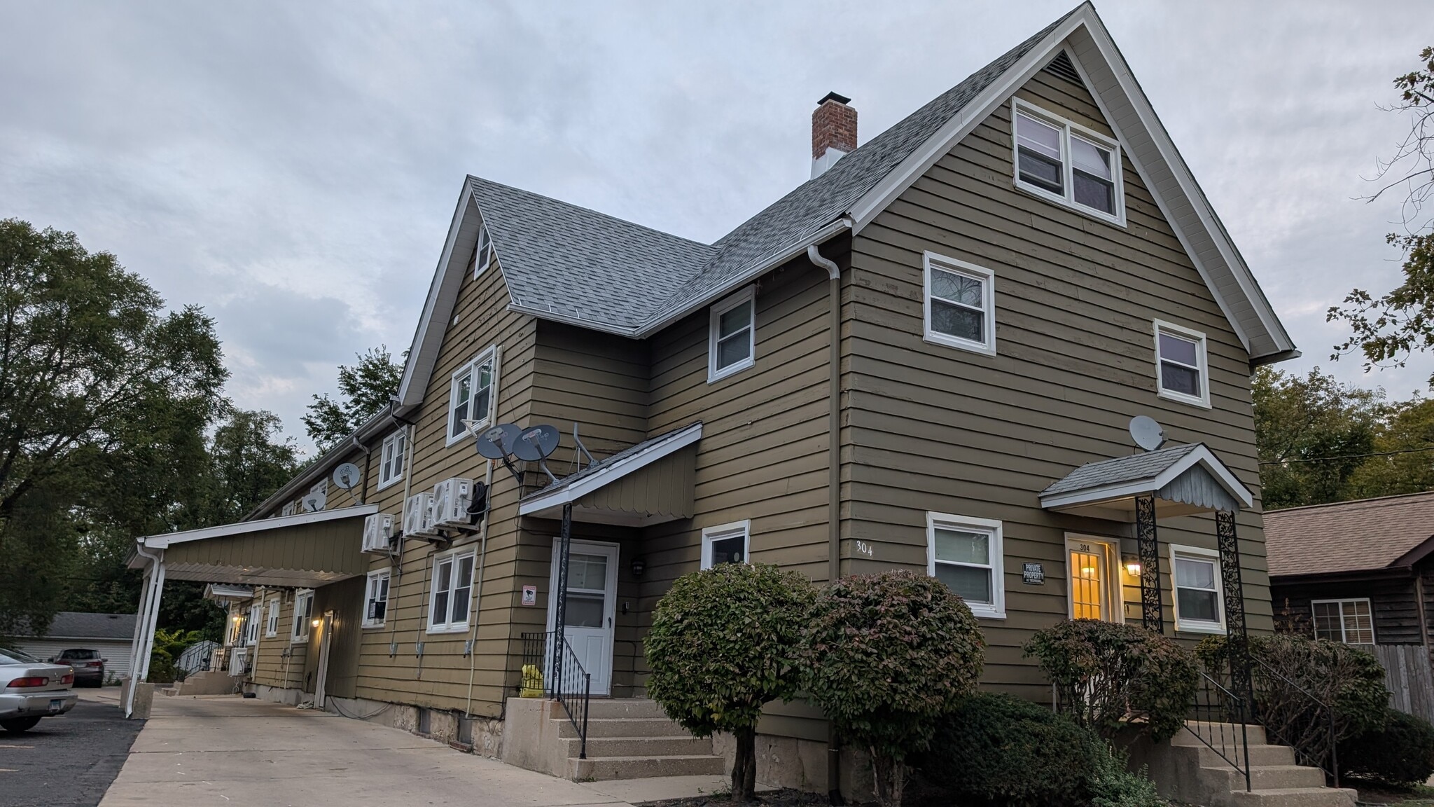 304 Hankes Ave, Aurora, IL for Sale
