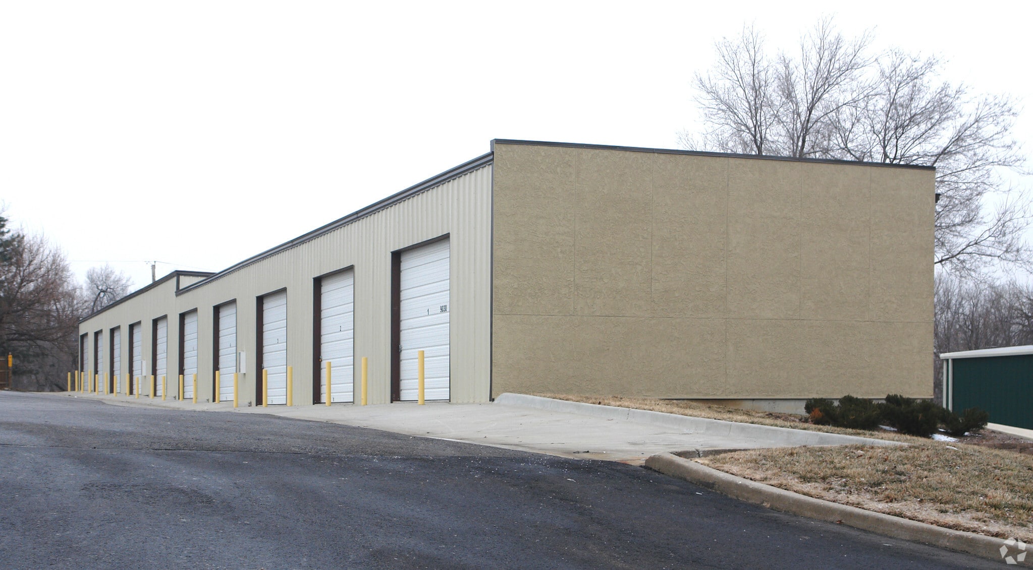 9030 Parkhill Rd, Lenexa, KS for Rent