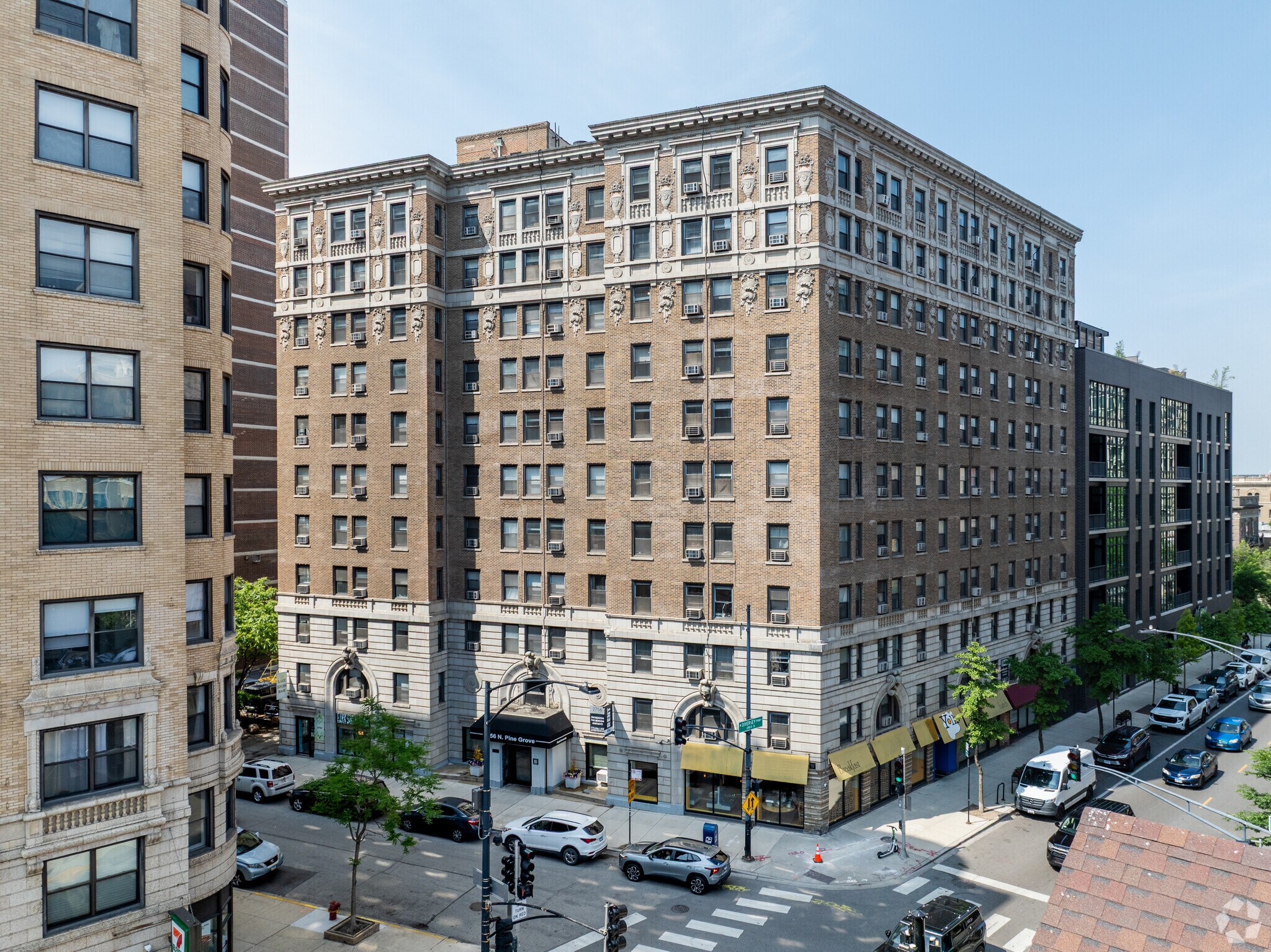 2756 N Pine Grove Ave, Chicago, IL for Rent