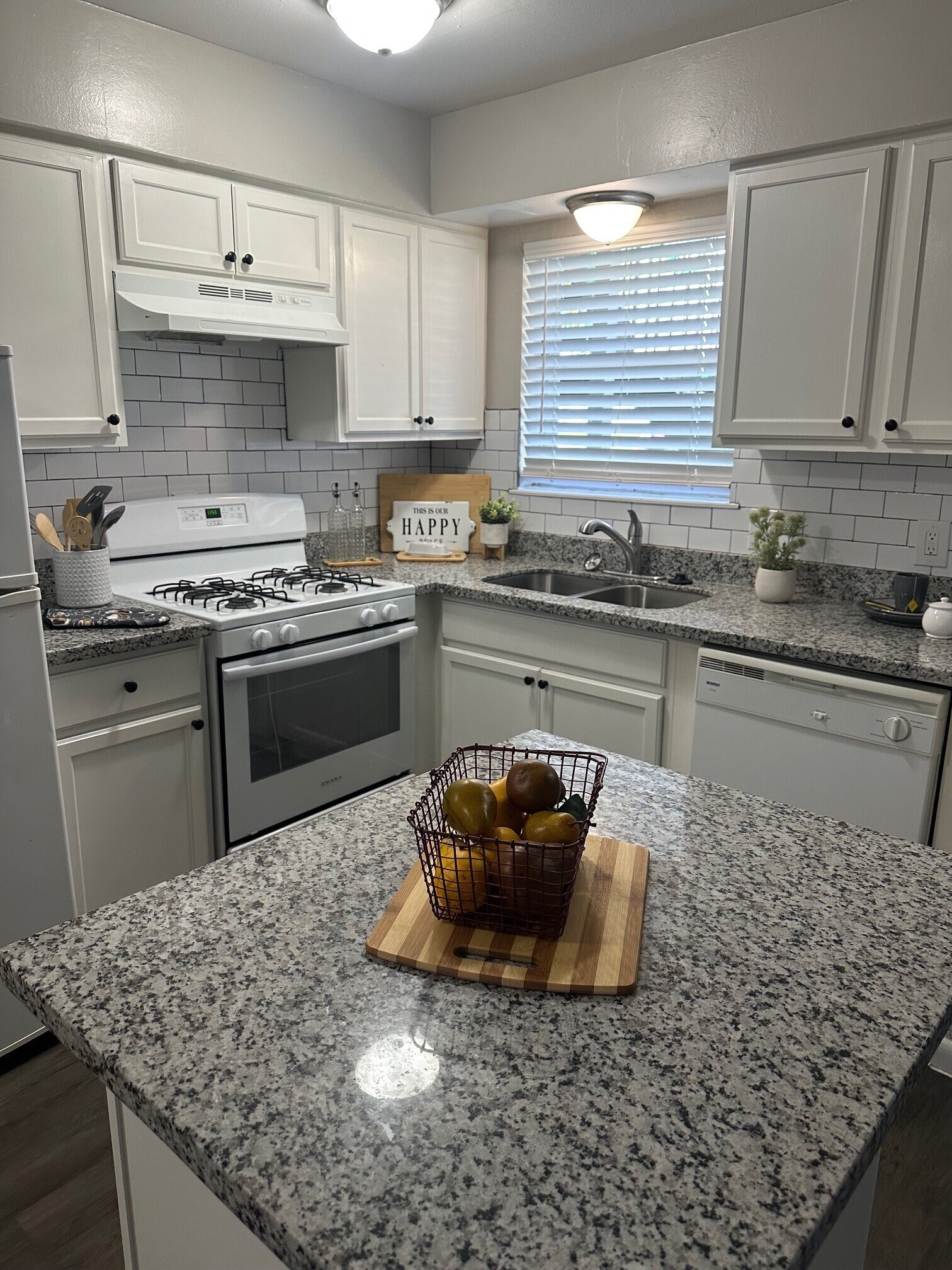 1101 E Main St, League City, TX for Sale