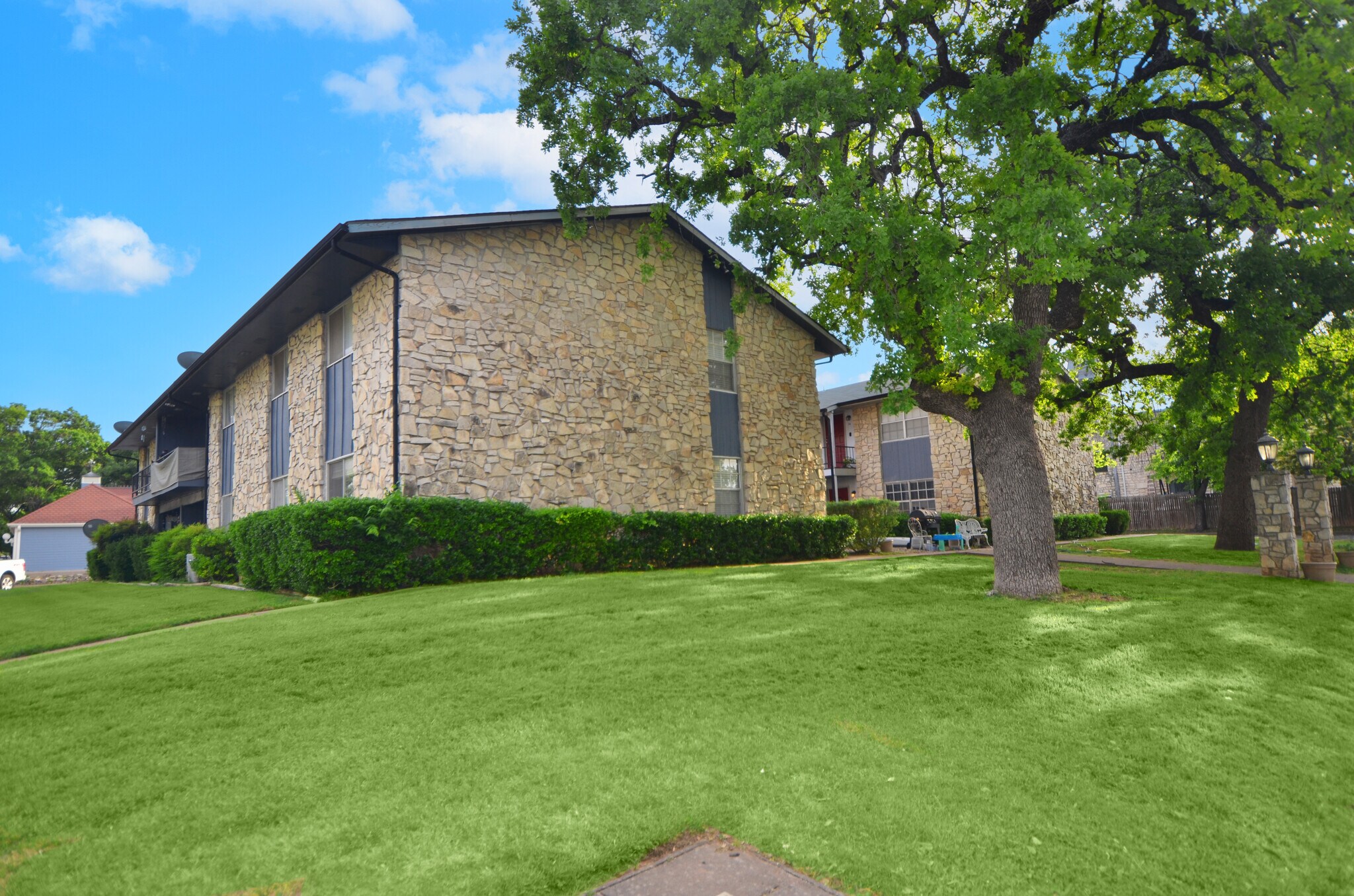 220 Bridge Street, Granbury, TX for Sale