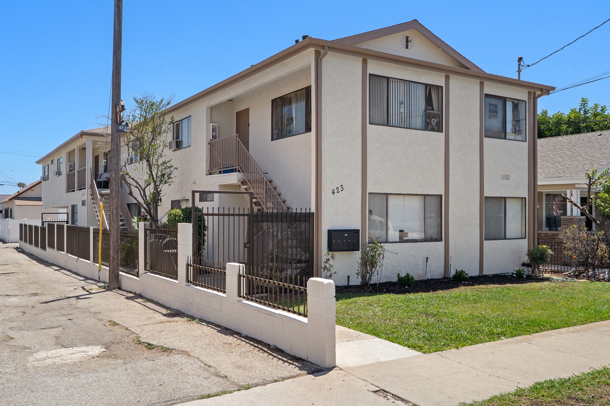 423 W 17th St, San Pedro, CA for Sale