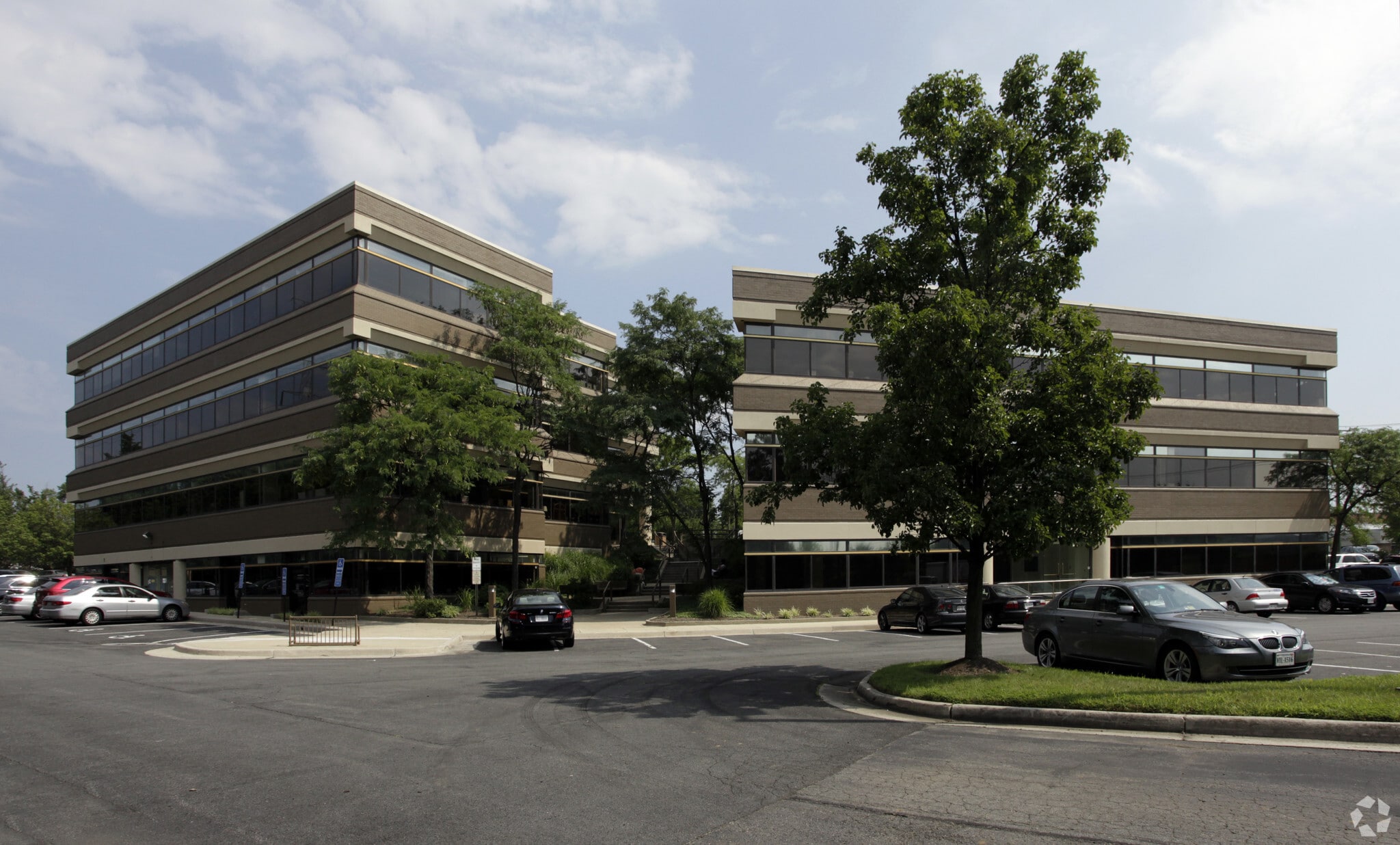 585 Grove St, Herndon, VA for Rent