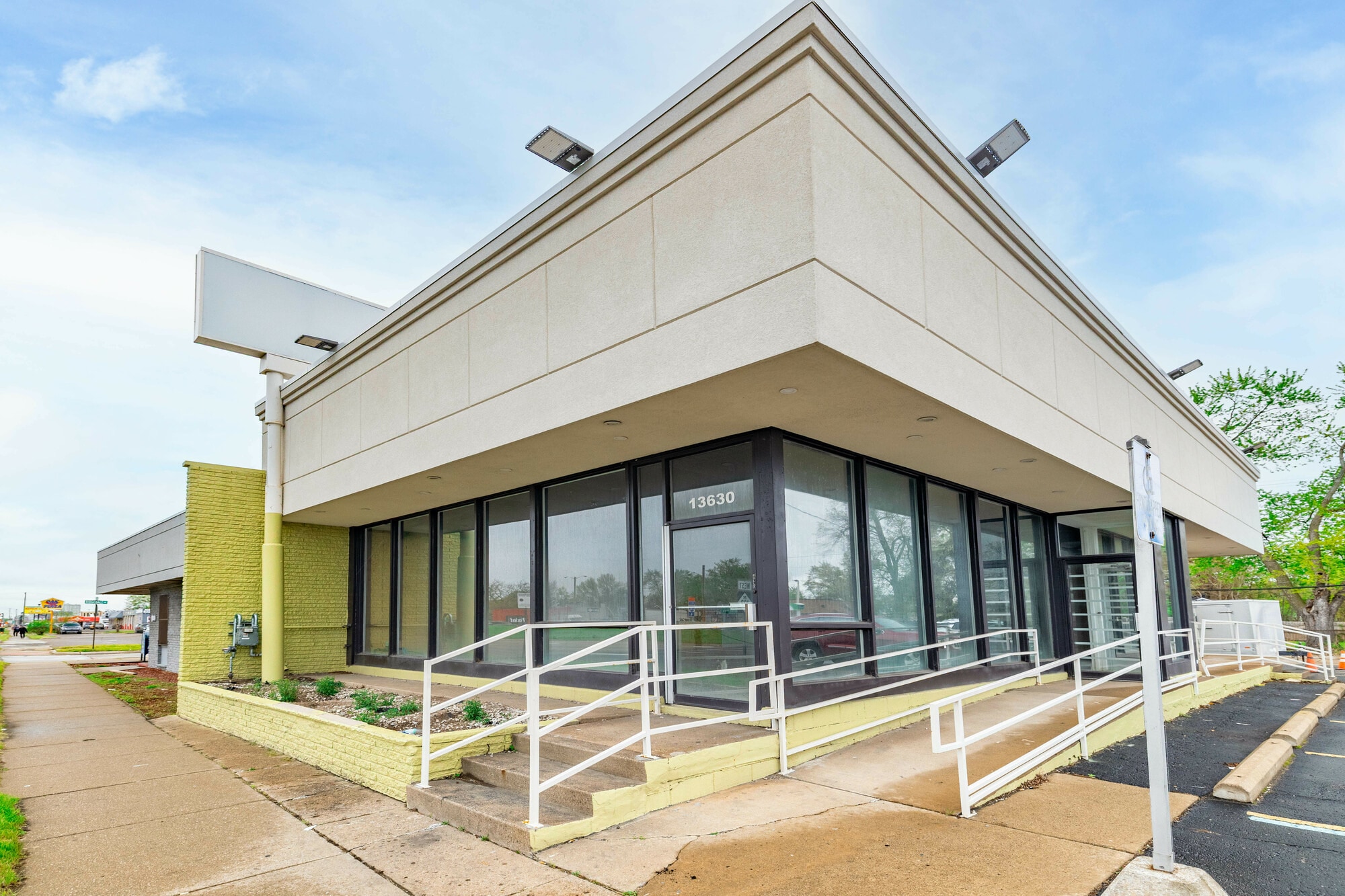 13630 W Eight Mile Rd, Oak Park, MI for Rent