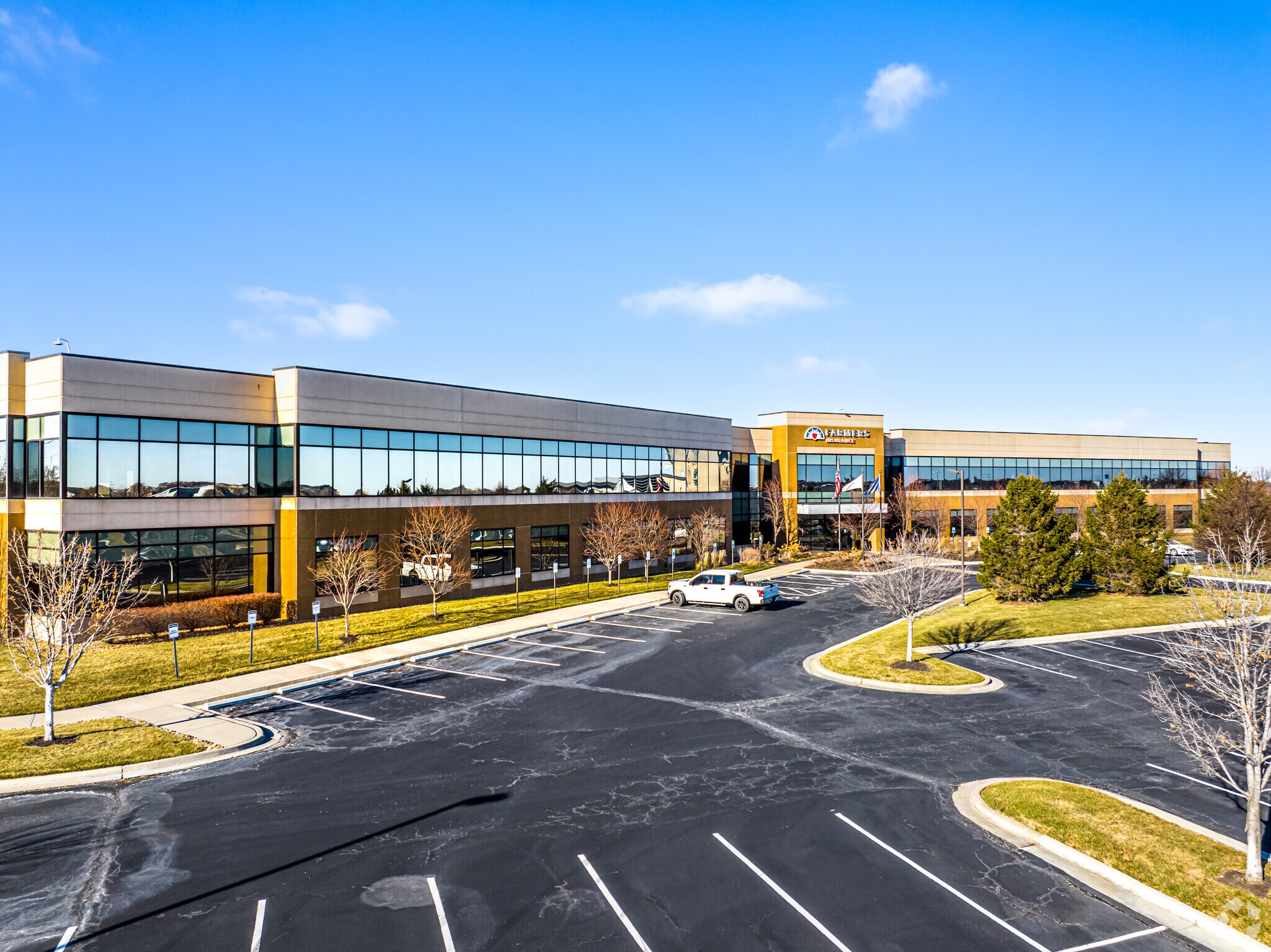 10551 S Ridgeview Rd, Olathe, KS for Rent