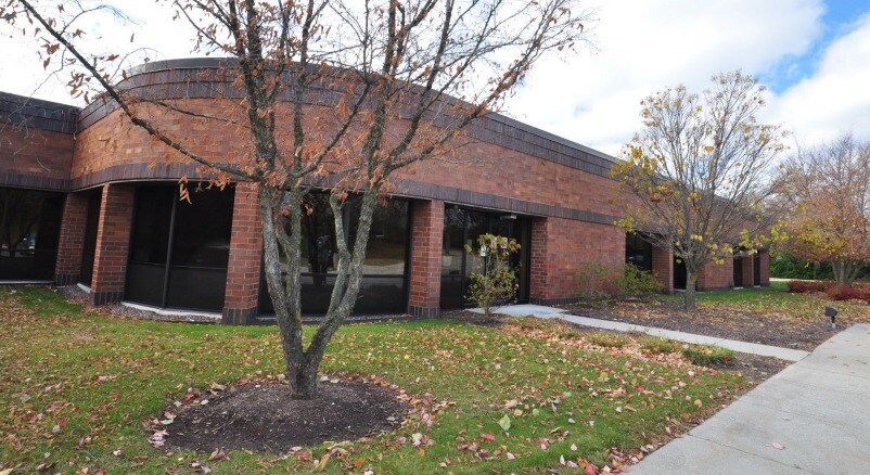 11425 W Lake Park Dr, Milwaukee, WI for Sale