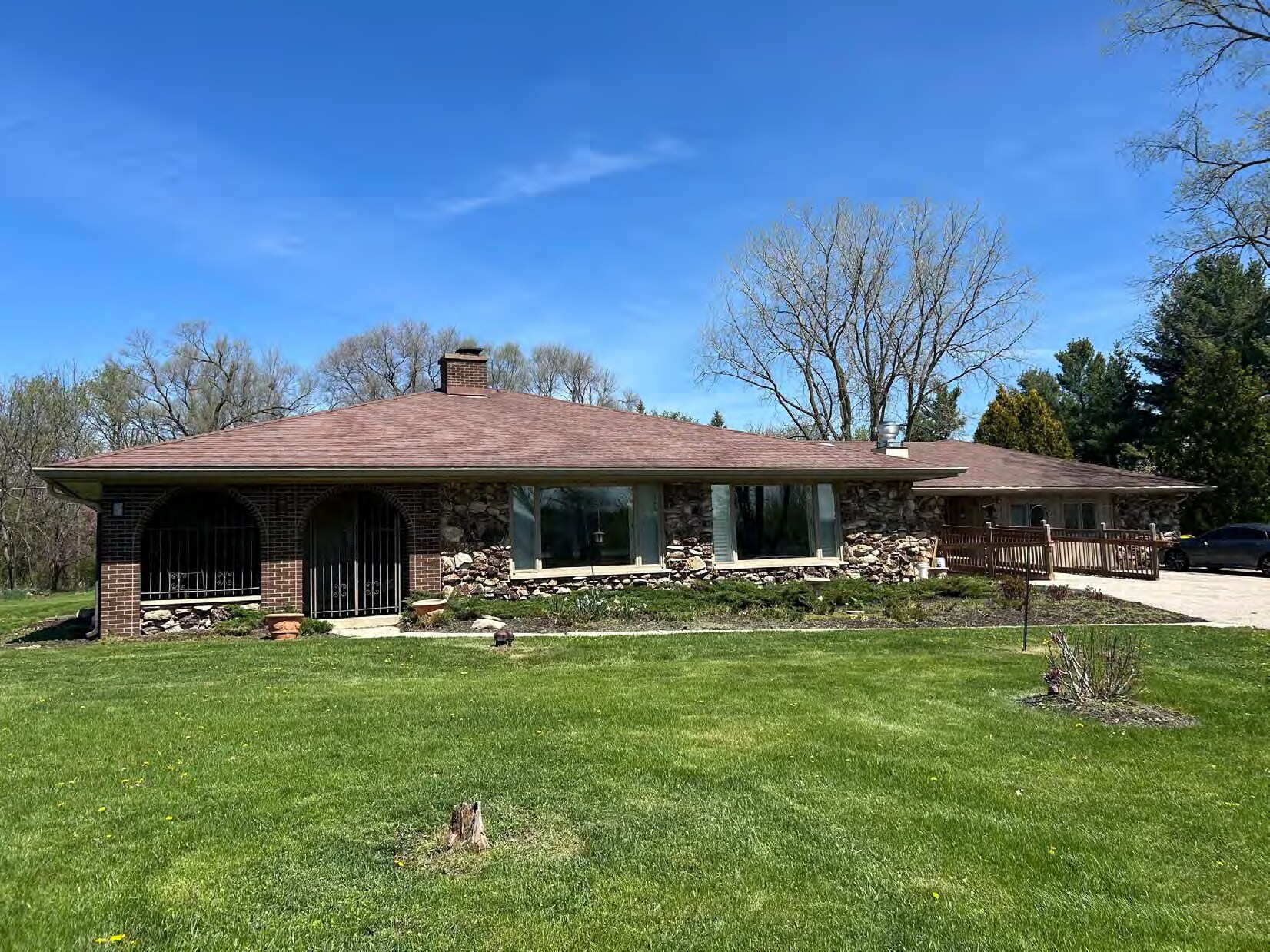5430 Hillside Rd, Crystal Lake, IL for Sale
