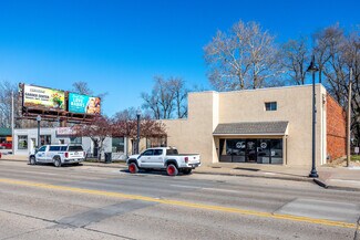 Urbandale, IA Retail - 6825 Douglas Ave