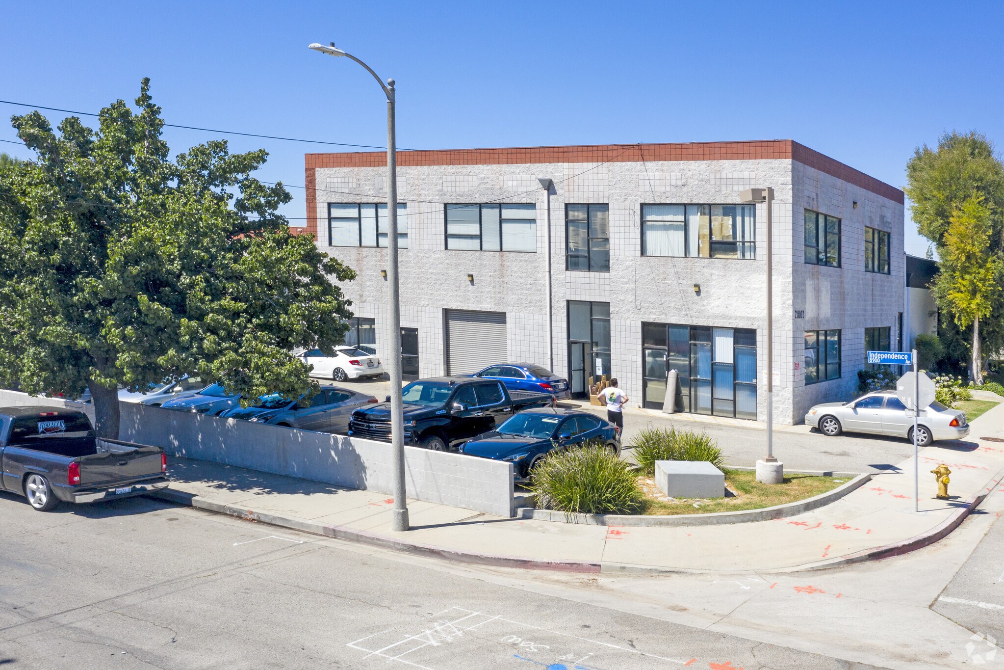21000 Osborne St Canoga Park, CA 91304 Industrial Property for Lease