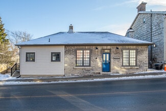 658 King St W  