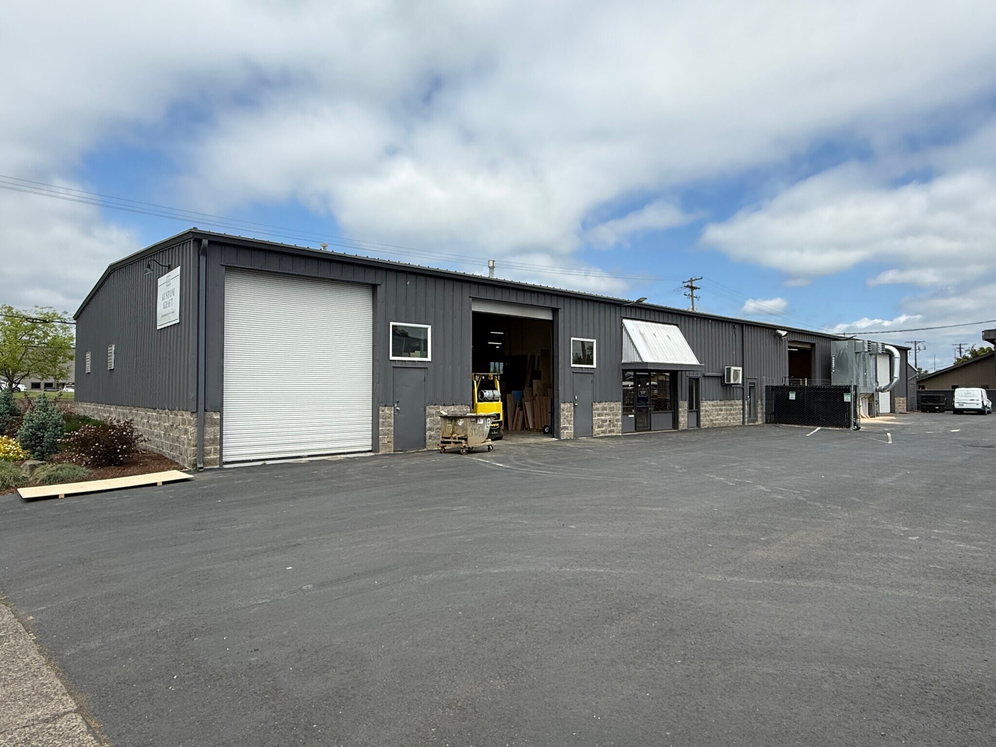 697 34th St, Springfield, OR for Rent