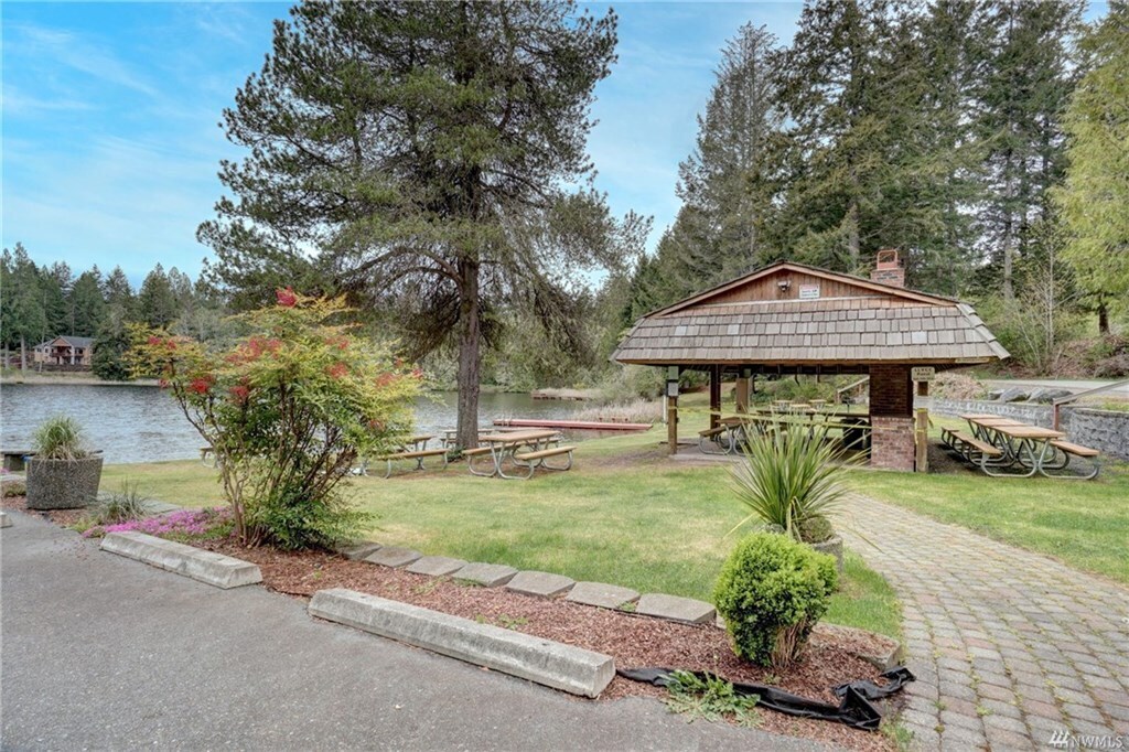 400 E Sterling Dr, Allyn, WA for Sale