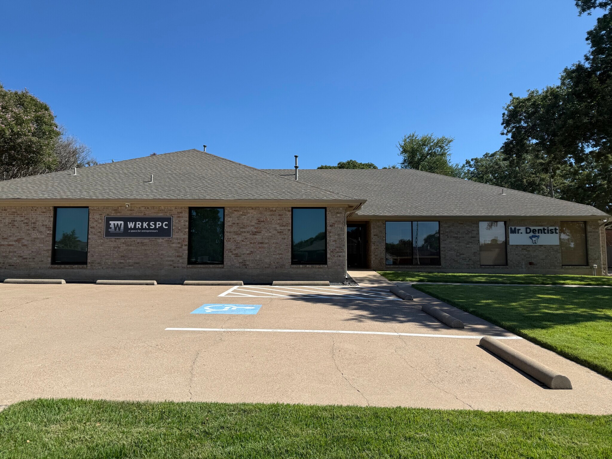 615 W Harwood Rd, Hurst, TX for Sale