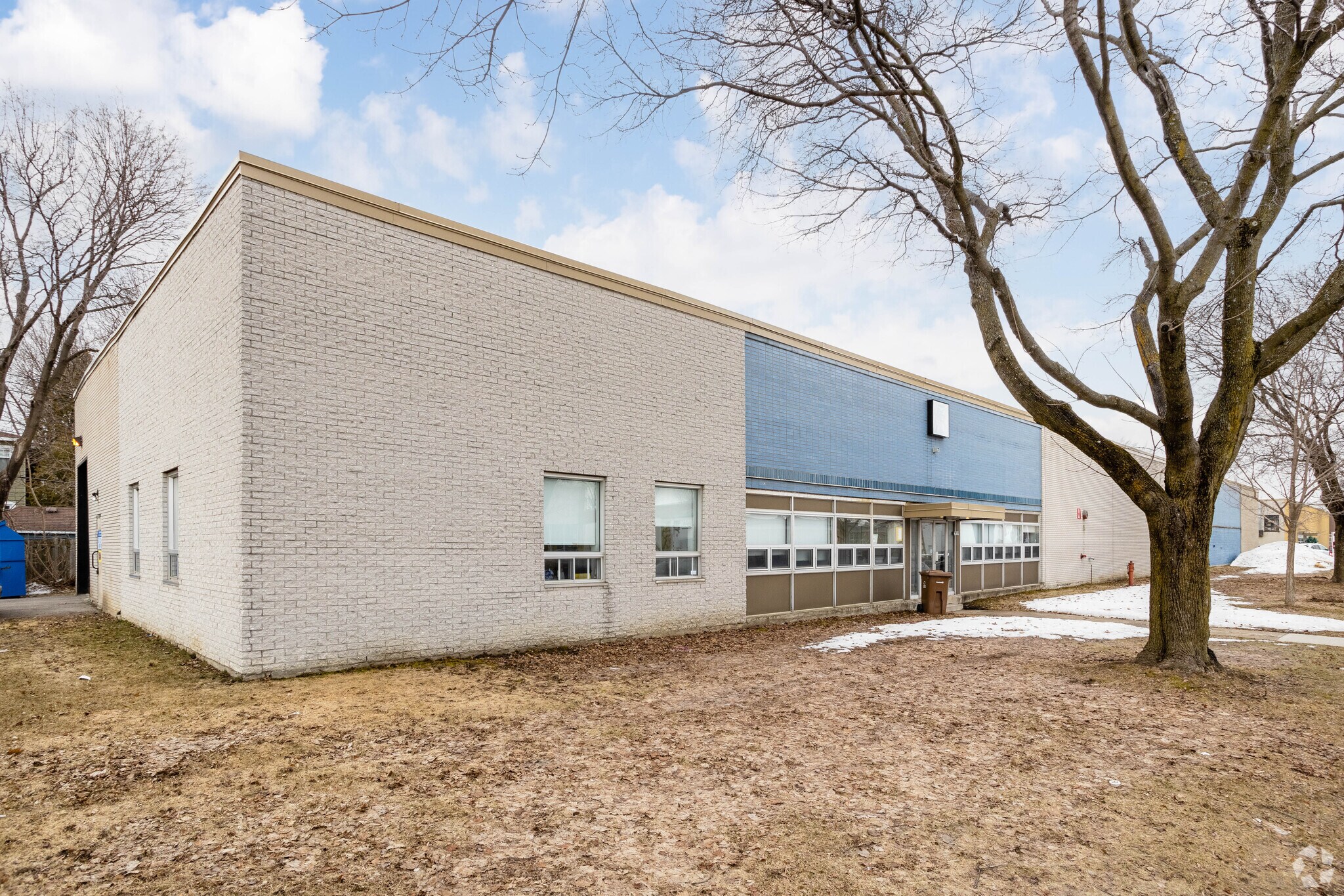 2720 Rue Duchesneau, Montréal, QC for Rent