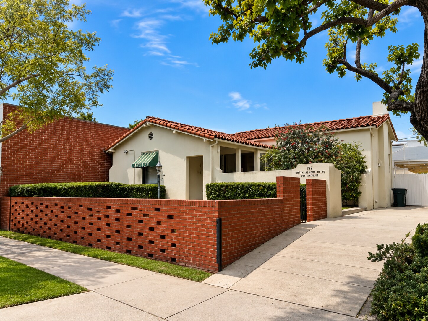 152 N Almont Dr, West Hollywood, CA for Rent