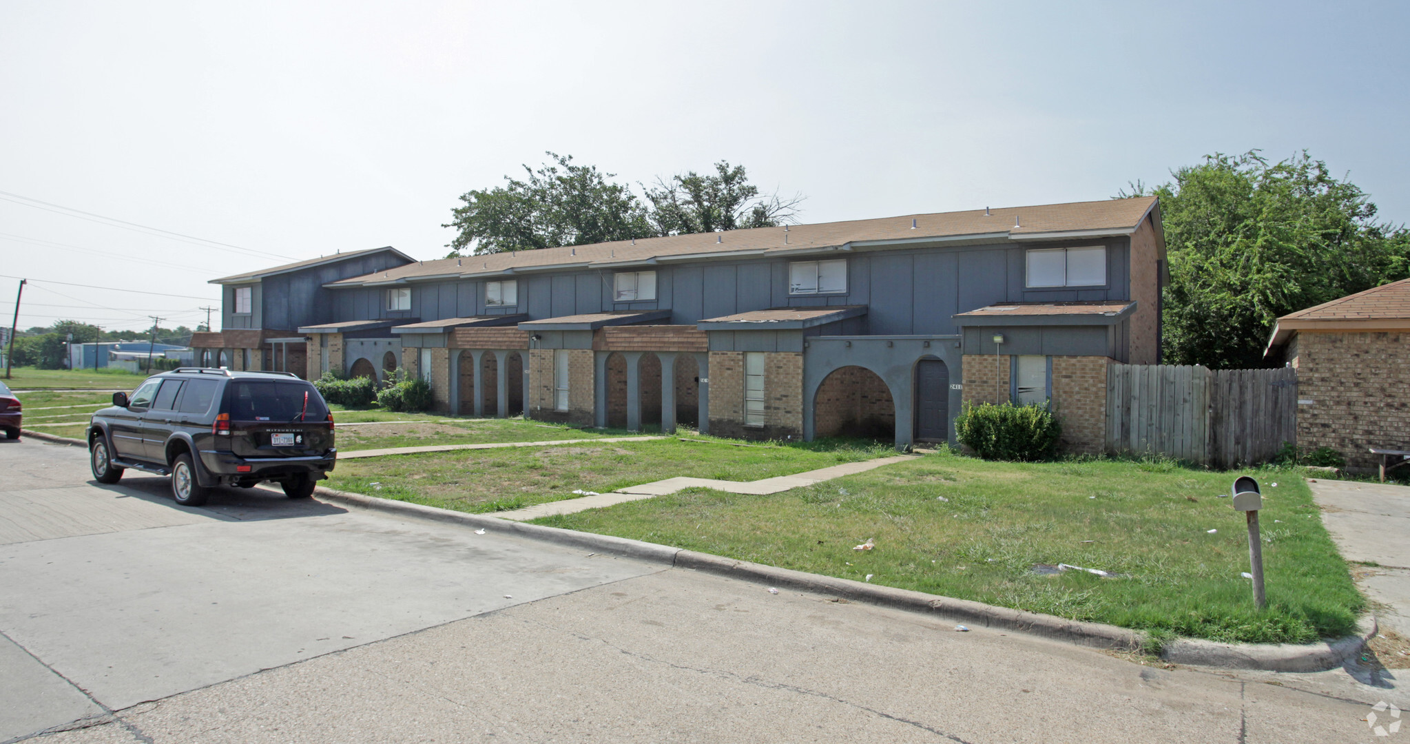 2401-2411 Doreen St, Grand Prairie, TX for Sale