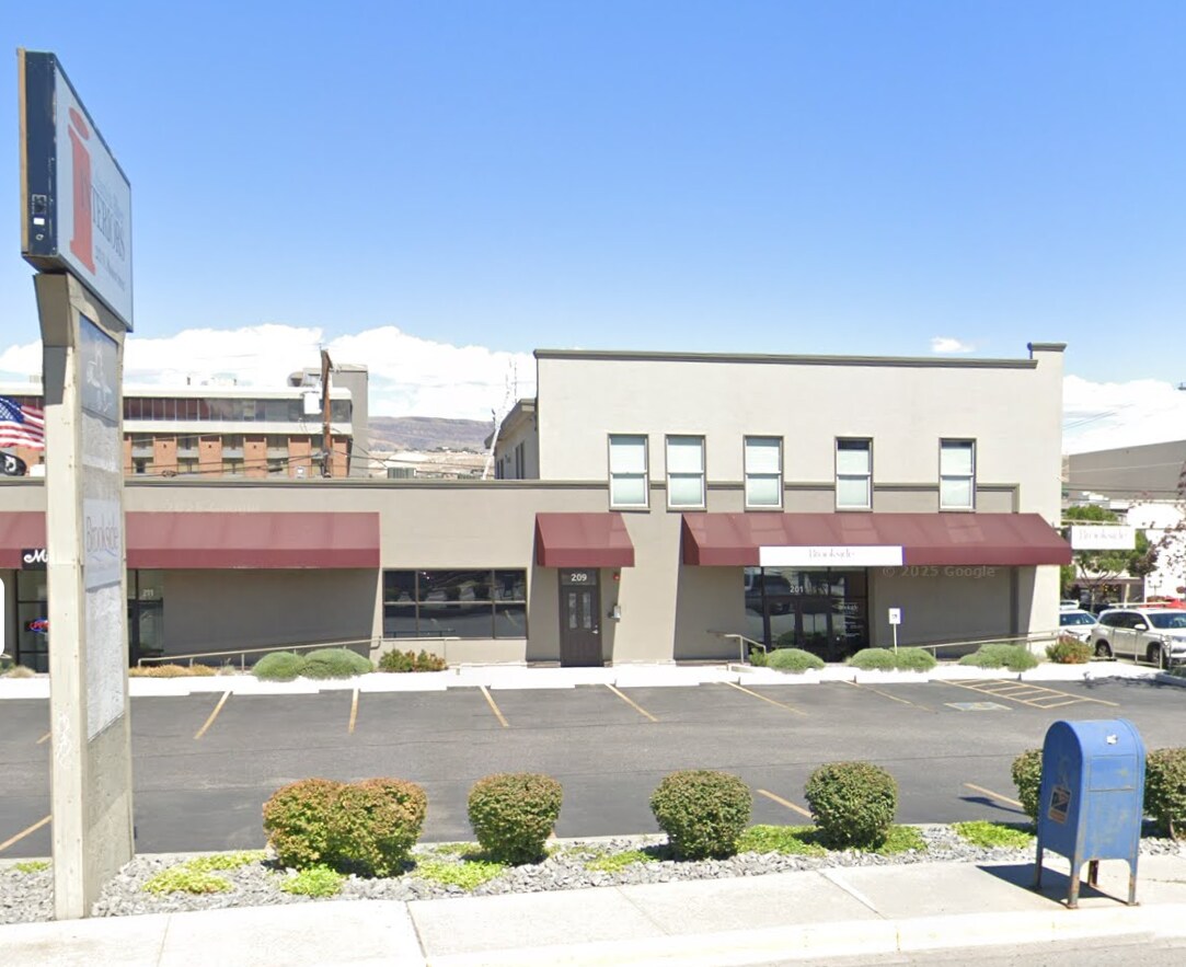 213 N Mission St, Wenatchee, WA for Rent