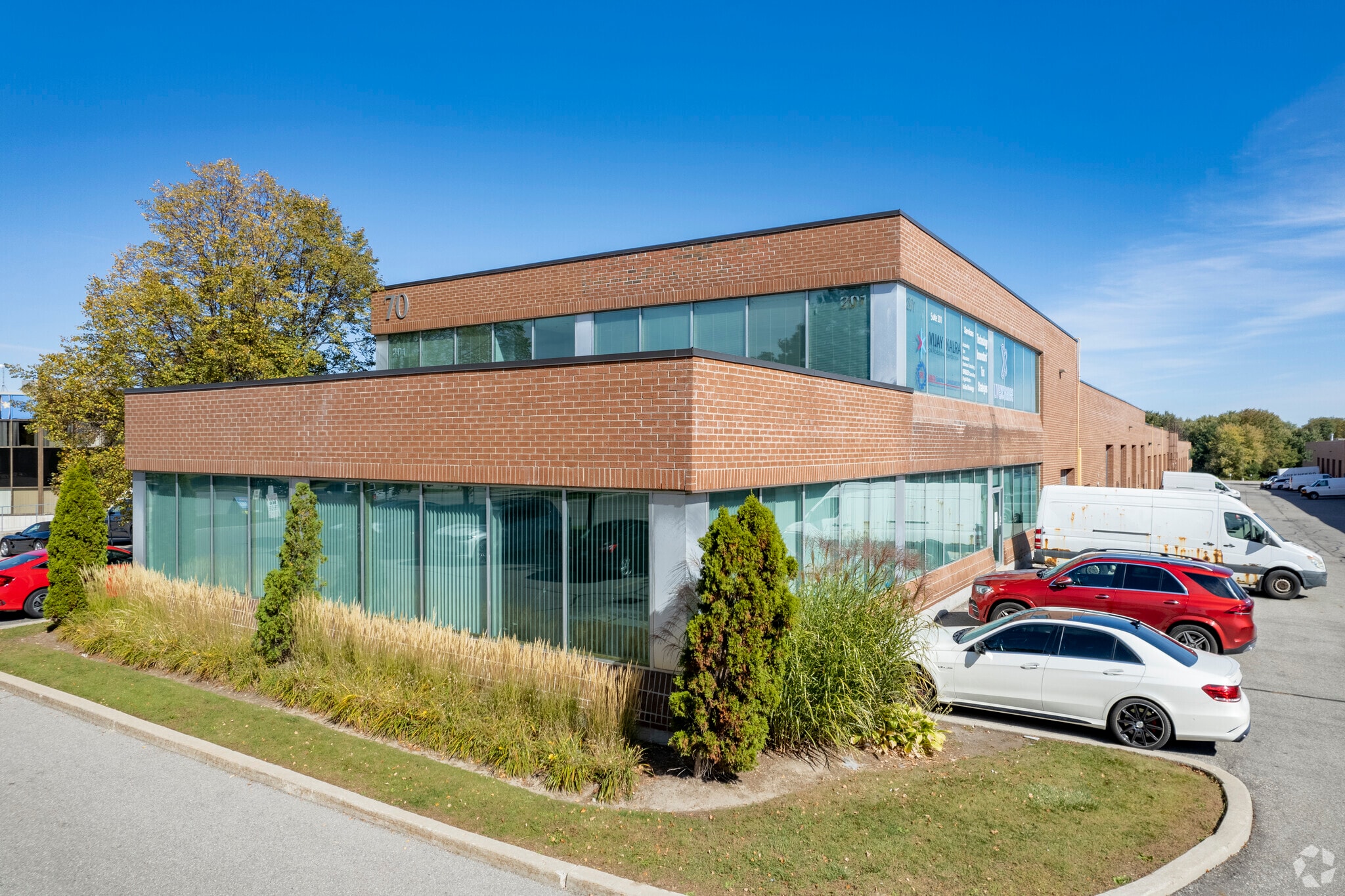70 E Beaver Creek Rd, Richmond Hill, ON for Sale