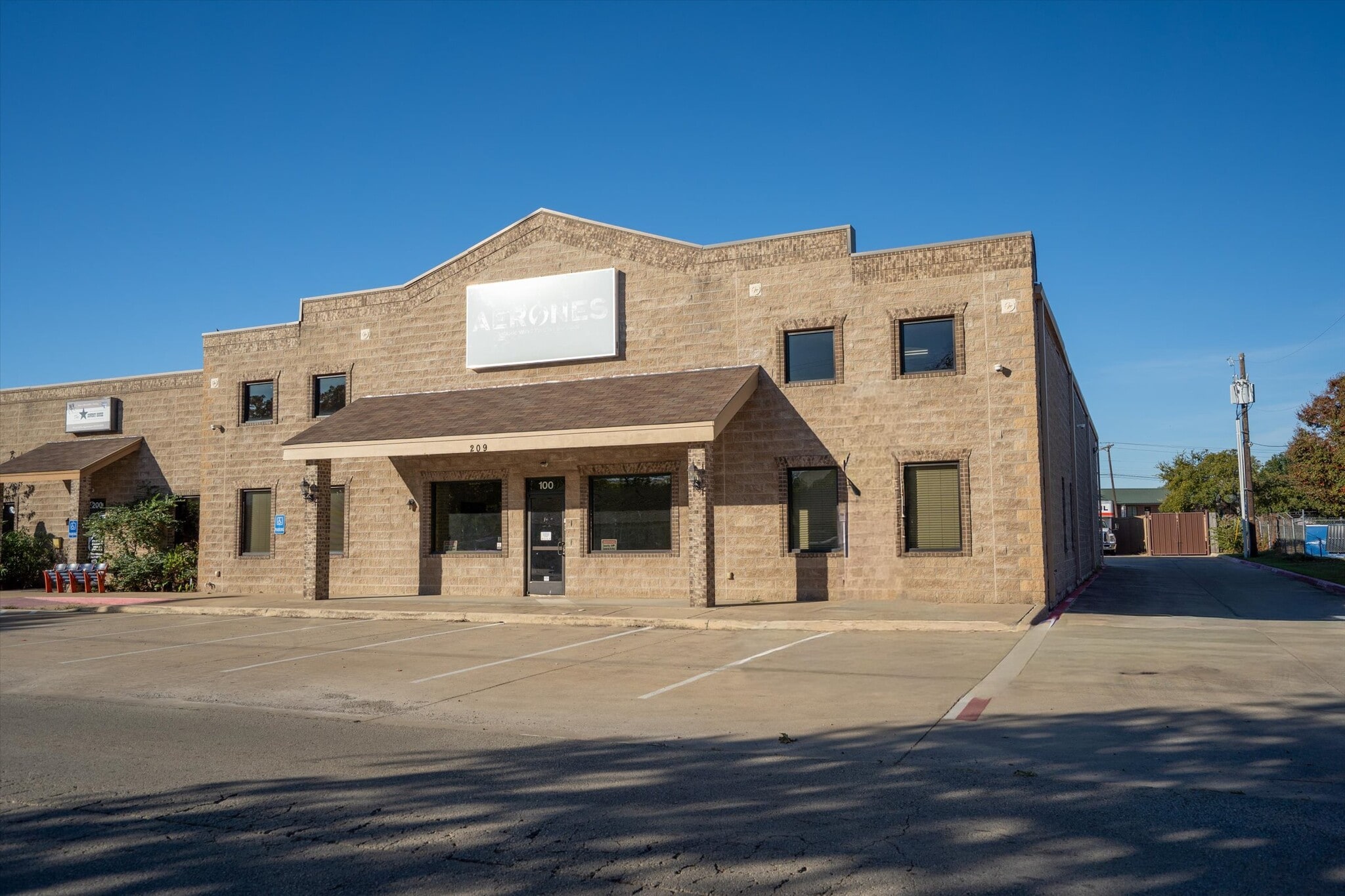 209 S Shady Shores Dr, Lake Dallas, TX for Rent
