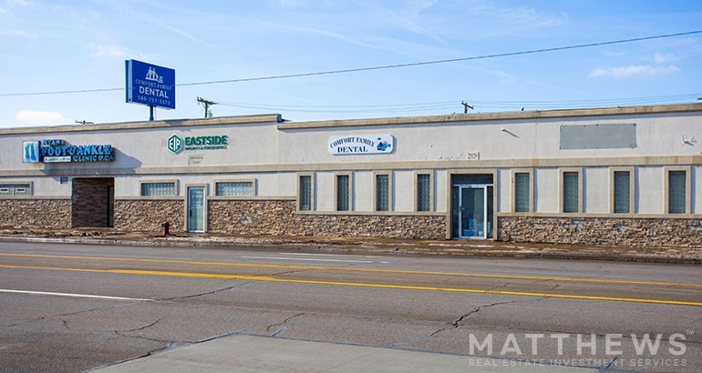 25523 Van Dyke Ave, Center Line, MI for Sale