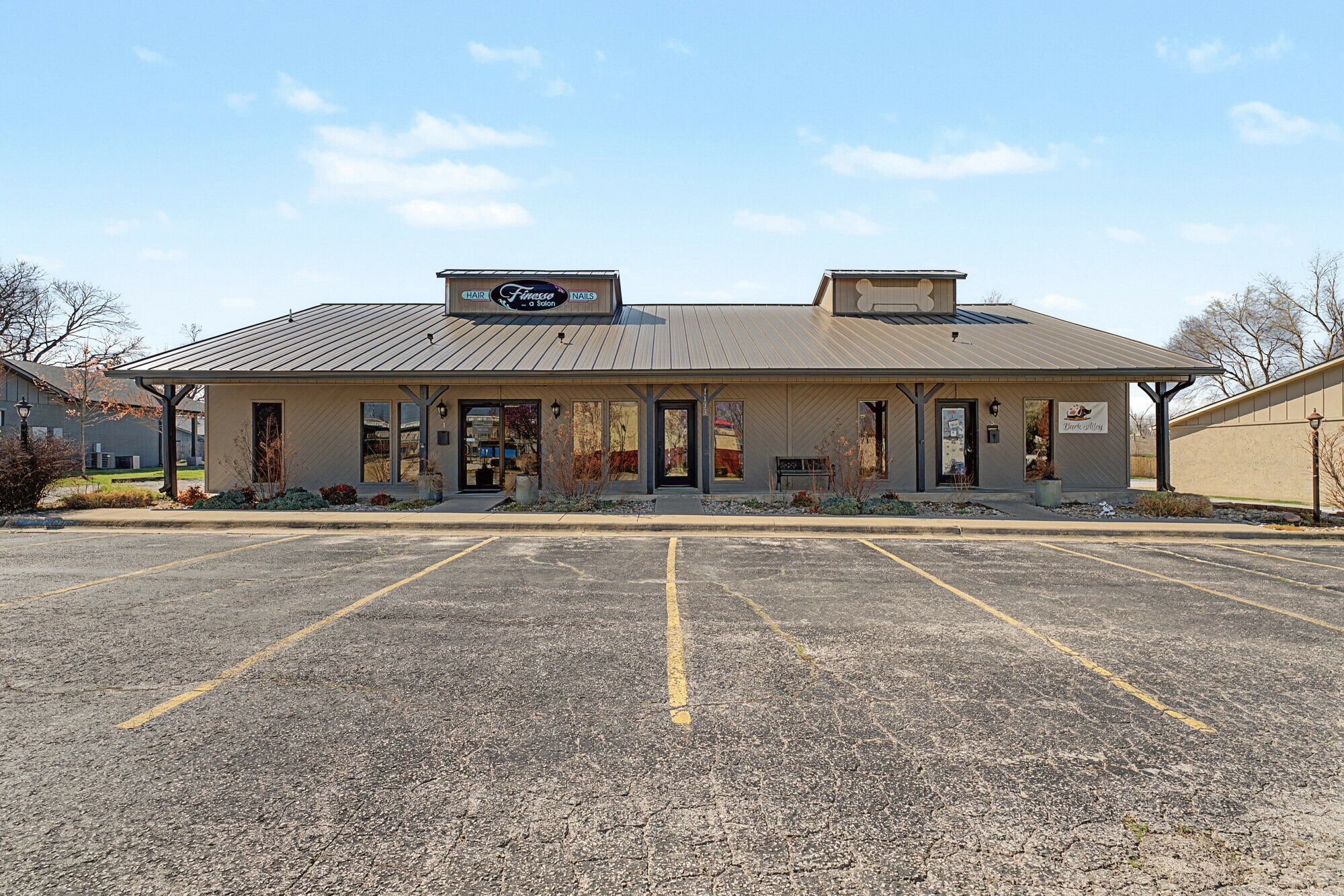 1133 NW J St, Bentonville, AR for Sale