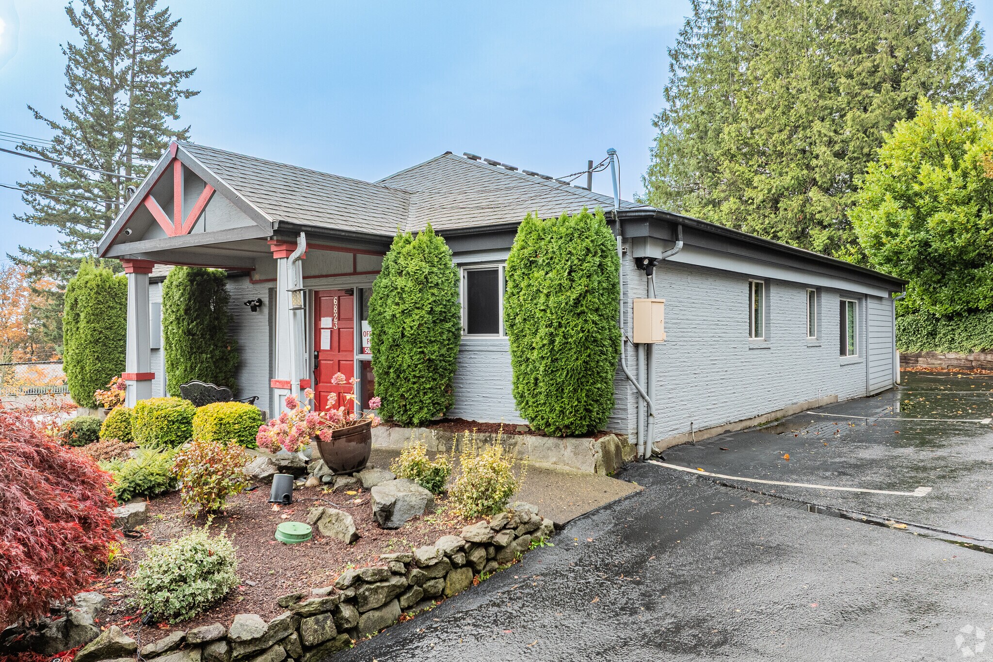 6823 SW Canyon Rd, Portland, OR for Rent