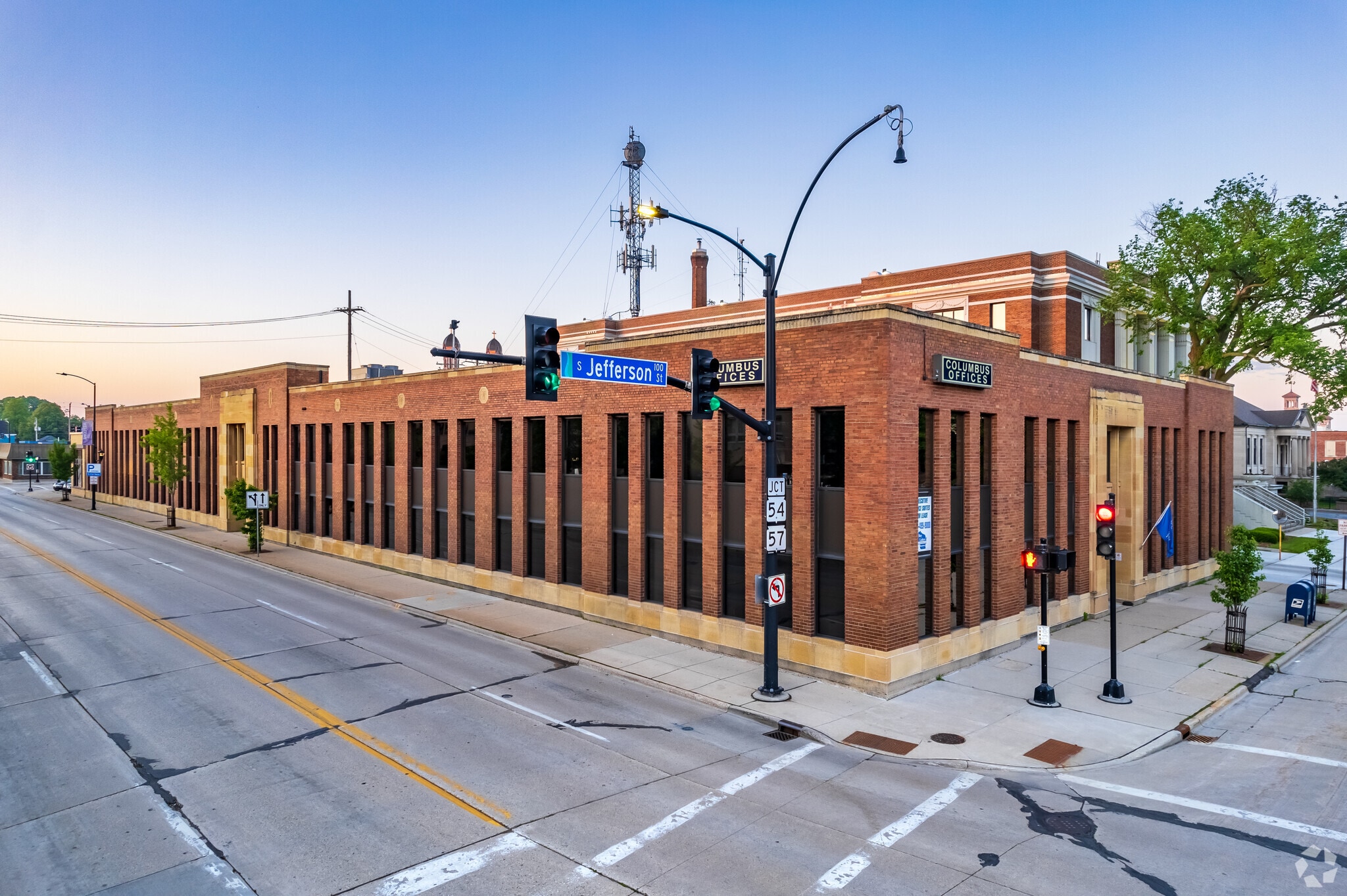 414 E Walnut St Green Bay, WI 54301 Office Property for Lease on