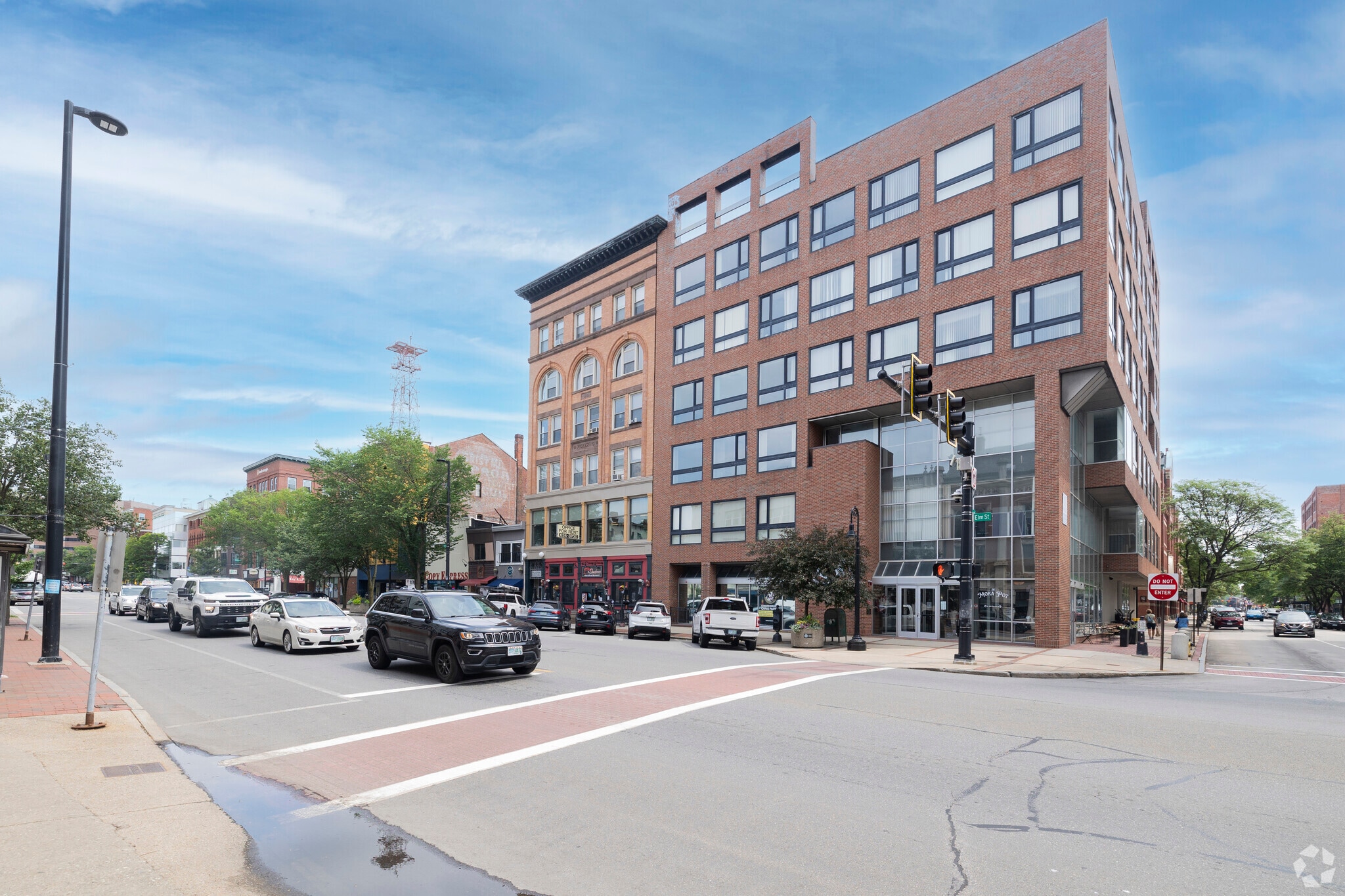 913 Elm St, Manchester, NH for Rent
