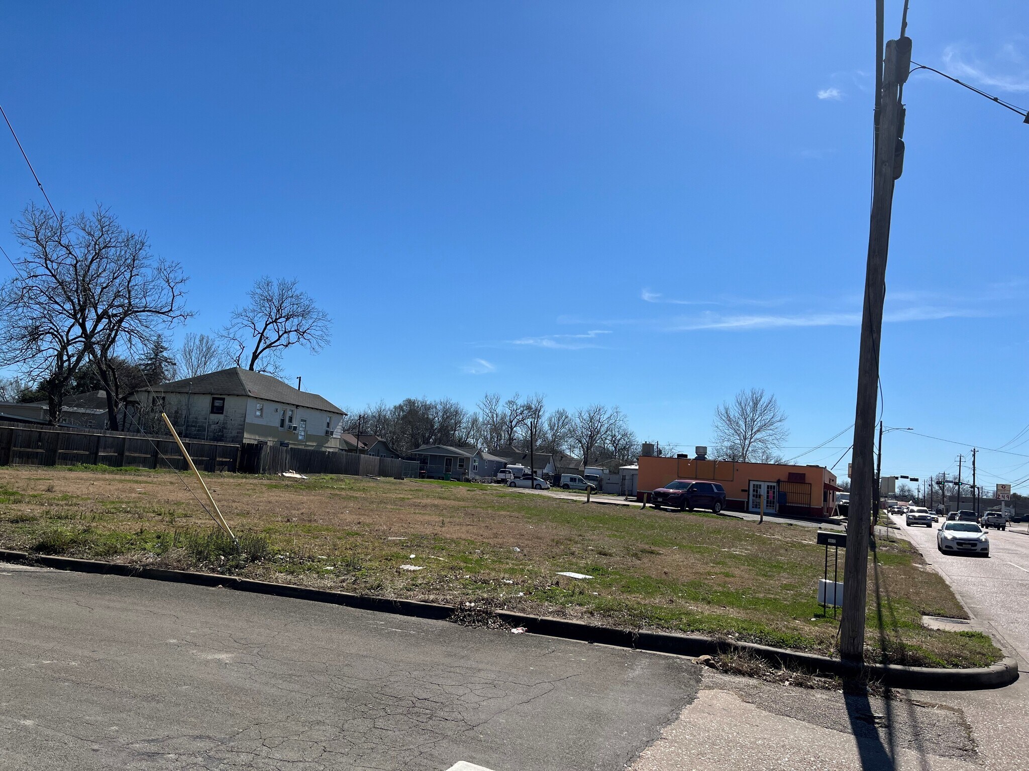 1812 N Main St, Baytown, TX for Rent