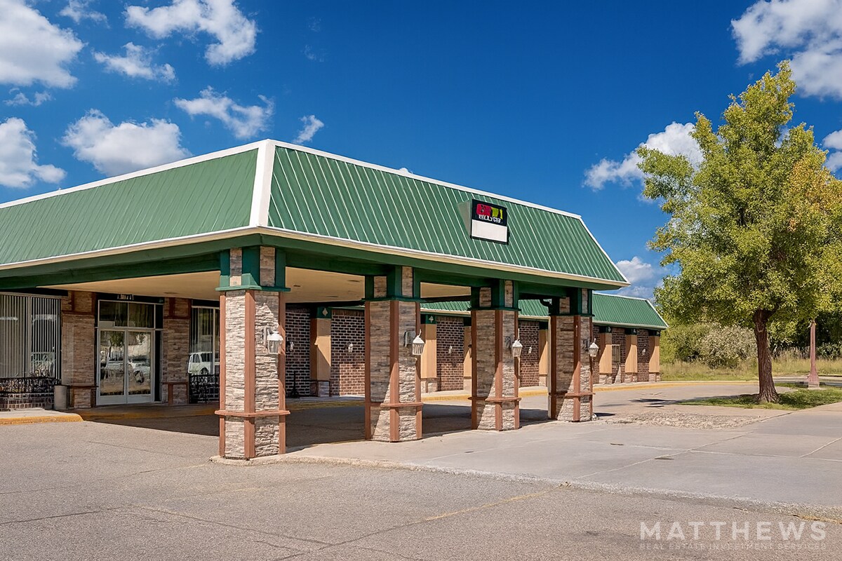 2015 N Humiston Ave, Worthington, MN for Sale