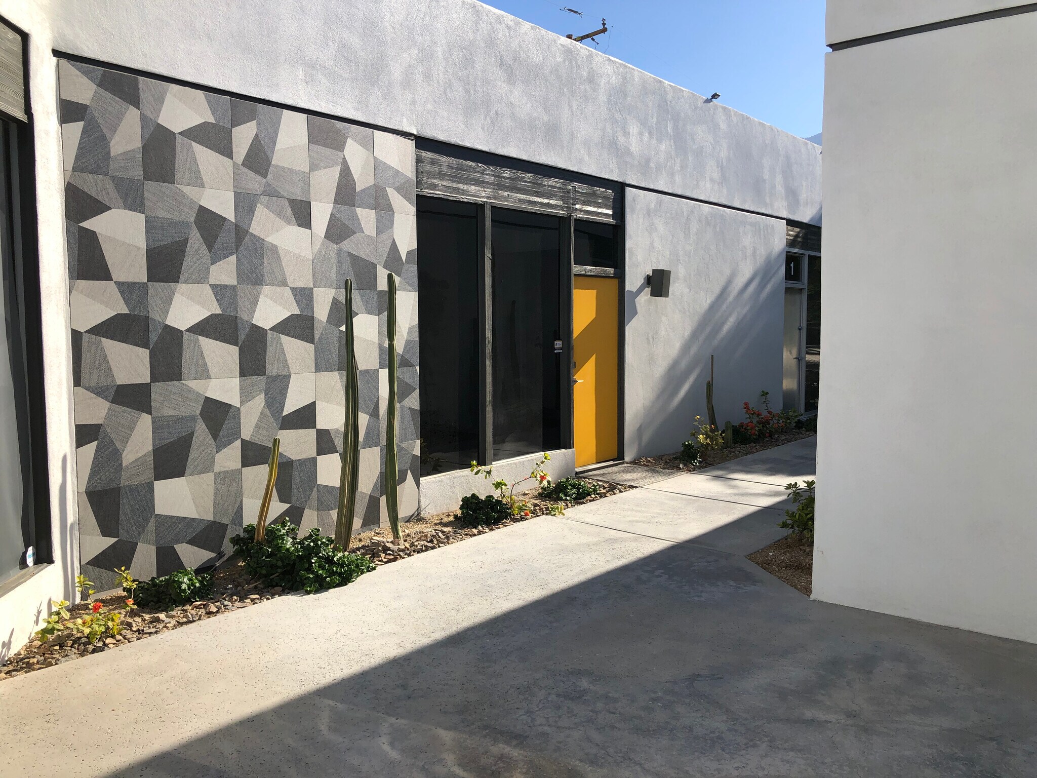 2121 E Tahquitz Canyon Way, Palm Springs, CA for Rent