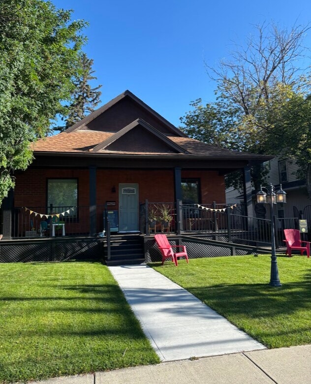 1614 8th Ave NW, Calgary, AB for Sale