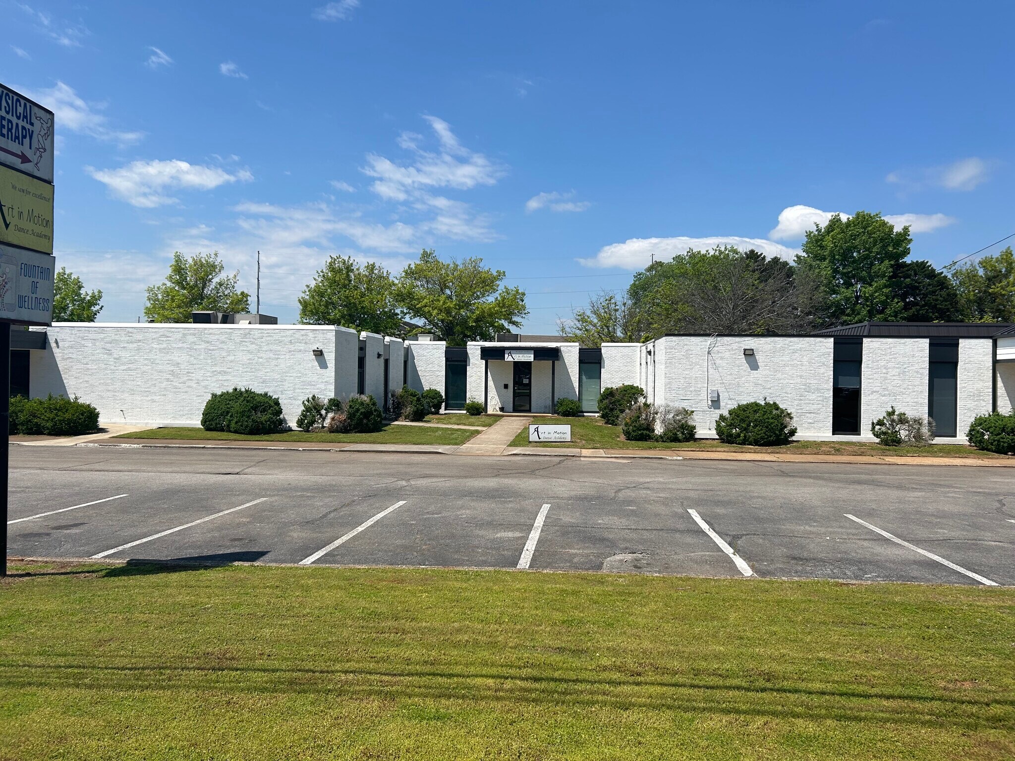 8300 Whitesburg Dr, Huntsville, AL for Sale