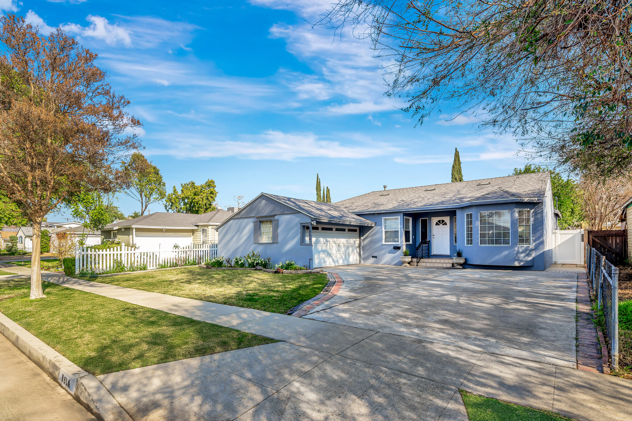 6856 Hesperia Ave, Reseda, CA for Sale