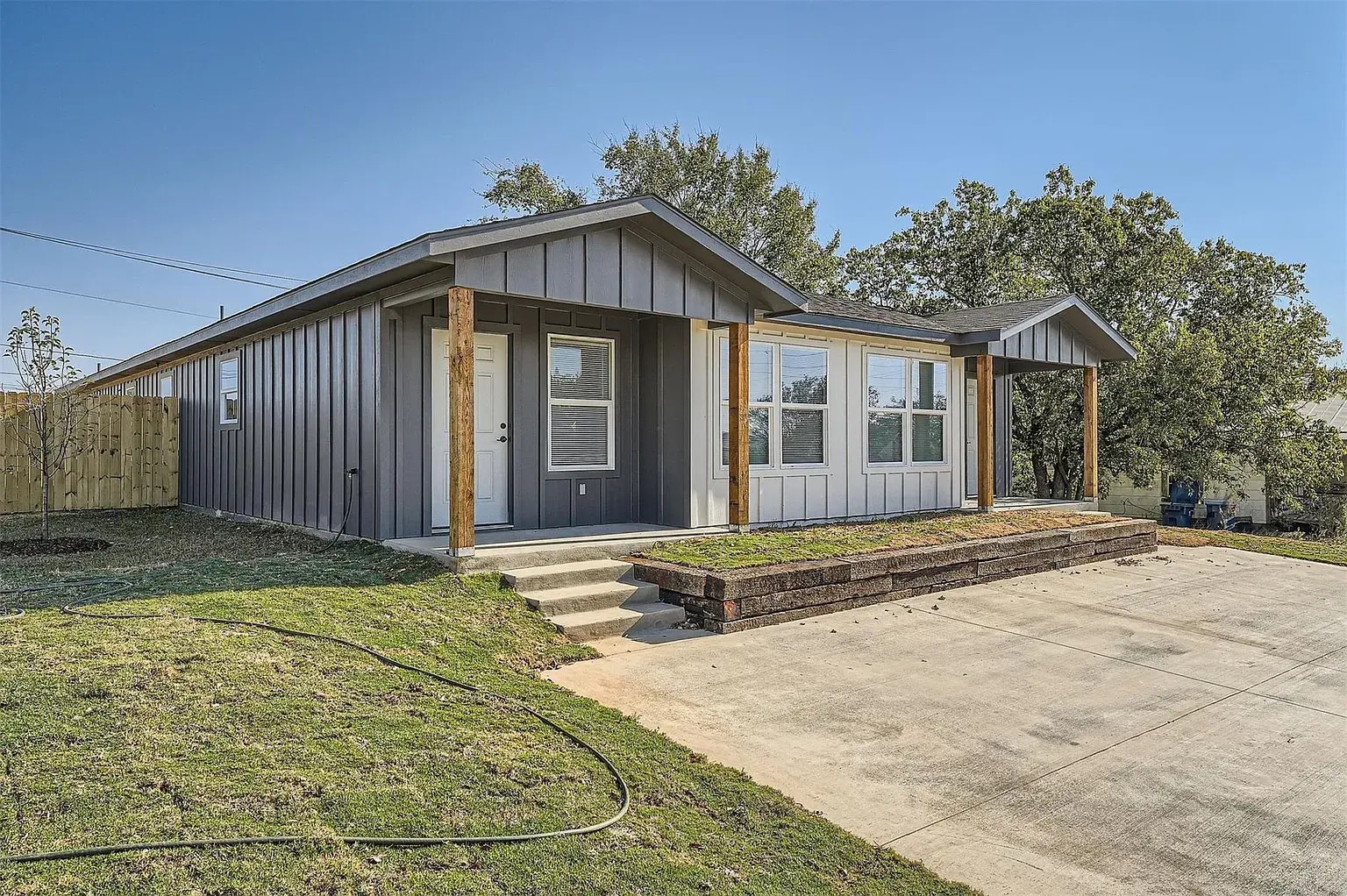 109 Fisher St, Elgin, TX for Sale