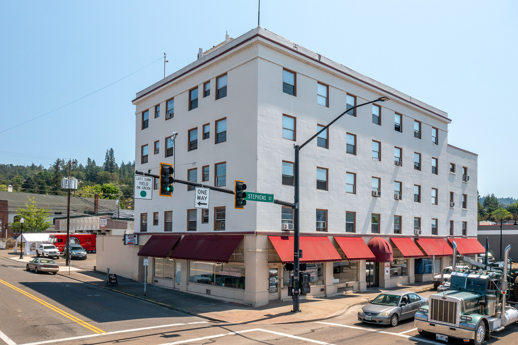 803-815 SE Stephens St, Roseburg, OR for Sale