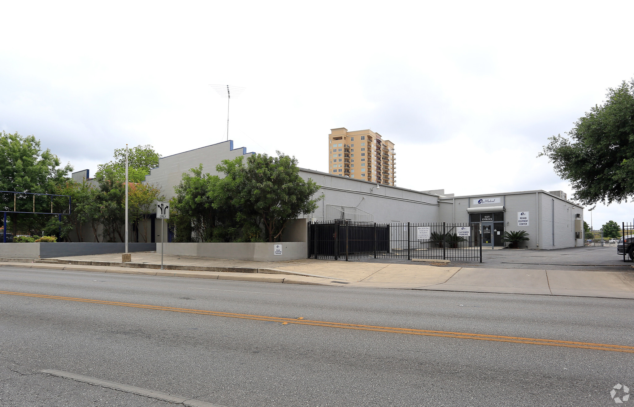 1116-1124 E Houston St, San Antonio, TX for Rent