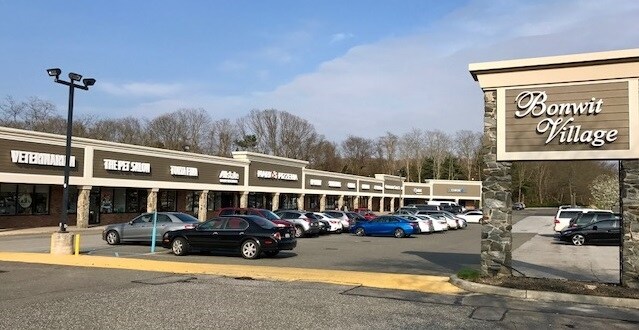 5-39 Vanderbilt Motor Pky, Commack, NY for Rent