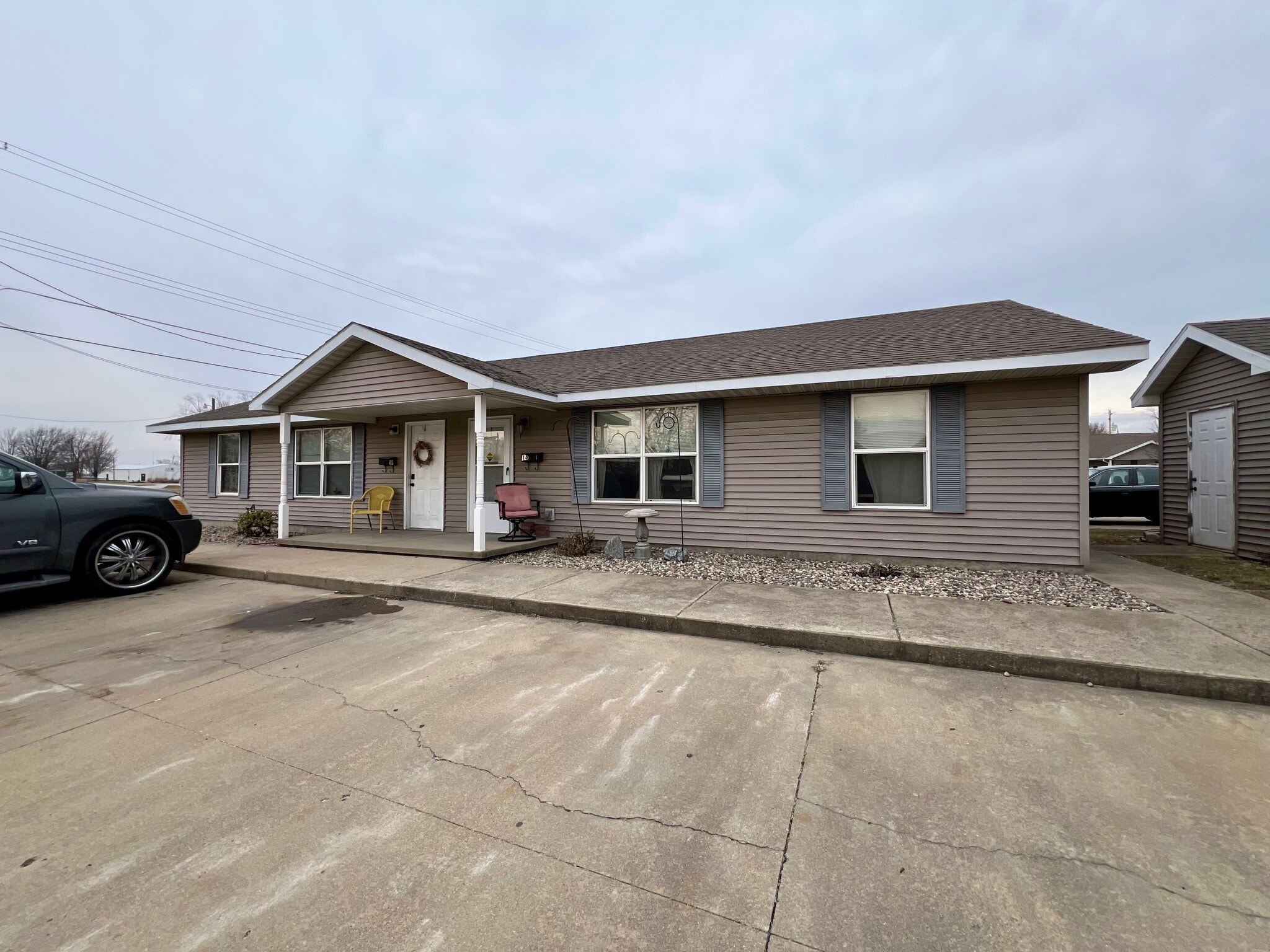 125 E St, Charleston, IL for Sale