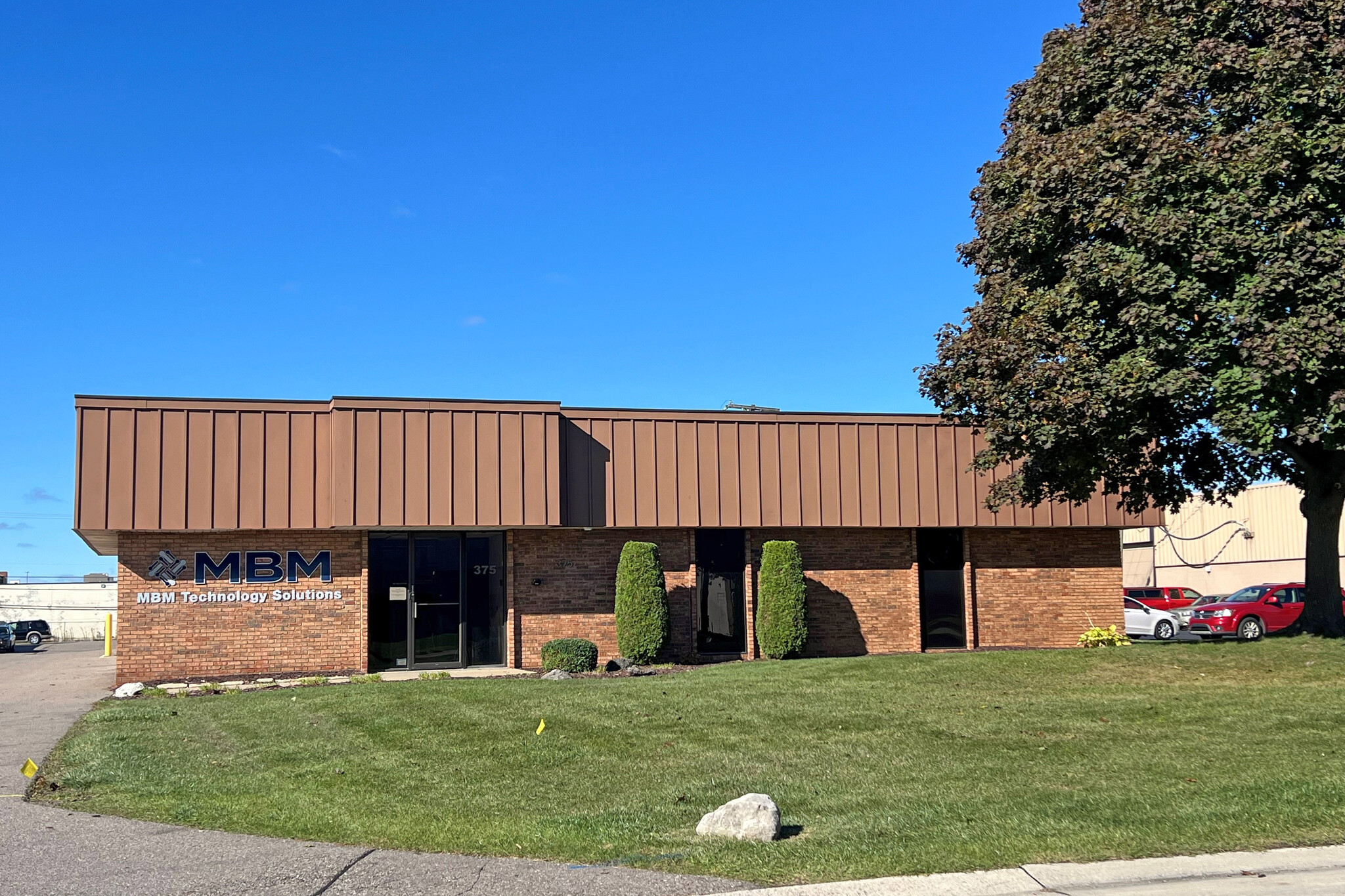 375 Robbins Dr, Troy, MI for Sale