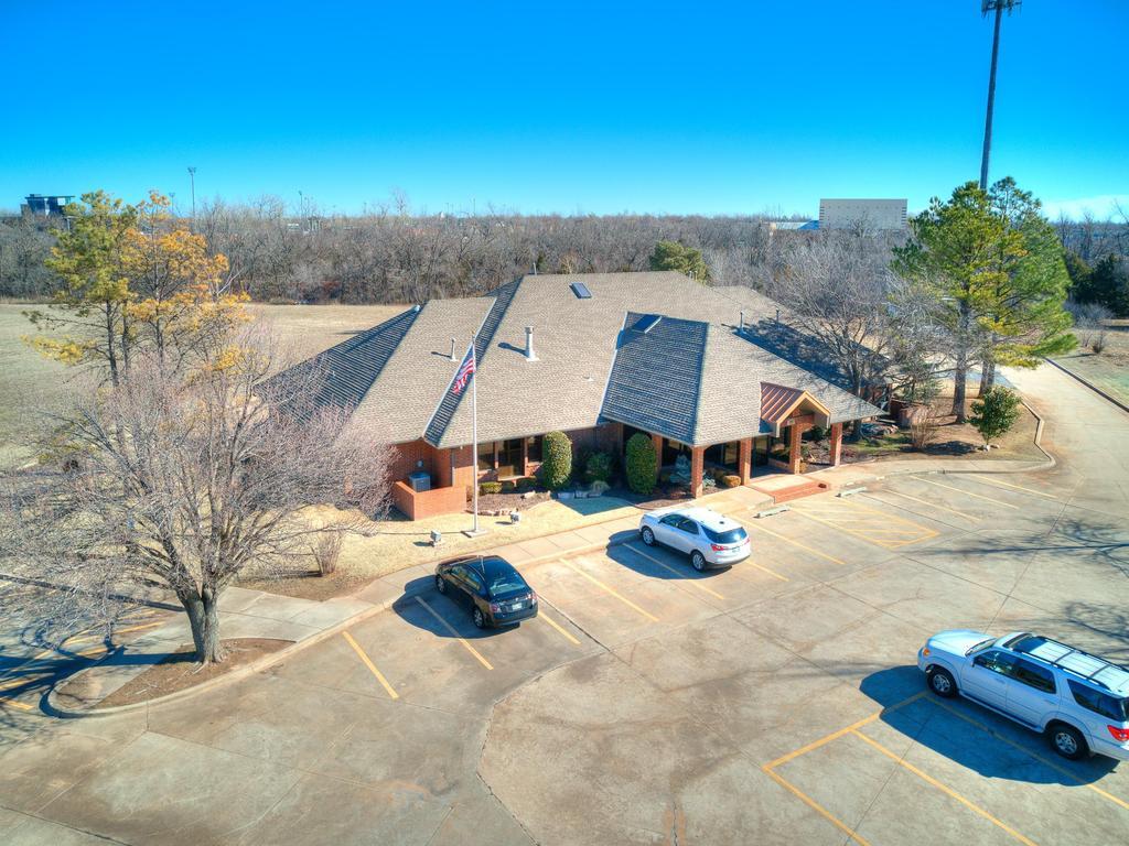 1220 S Santa Fe Ave, Edmond, OK for Rent
