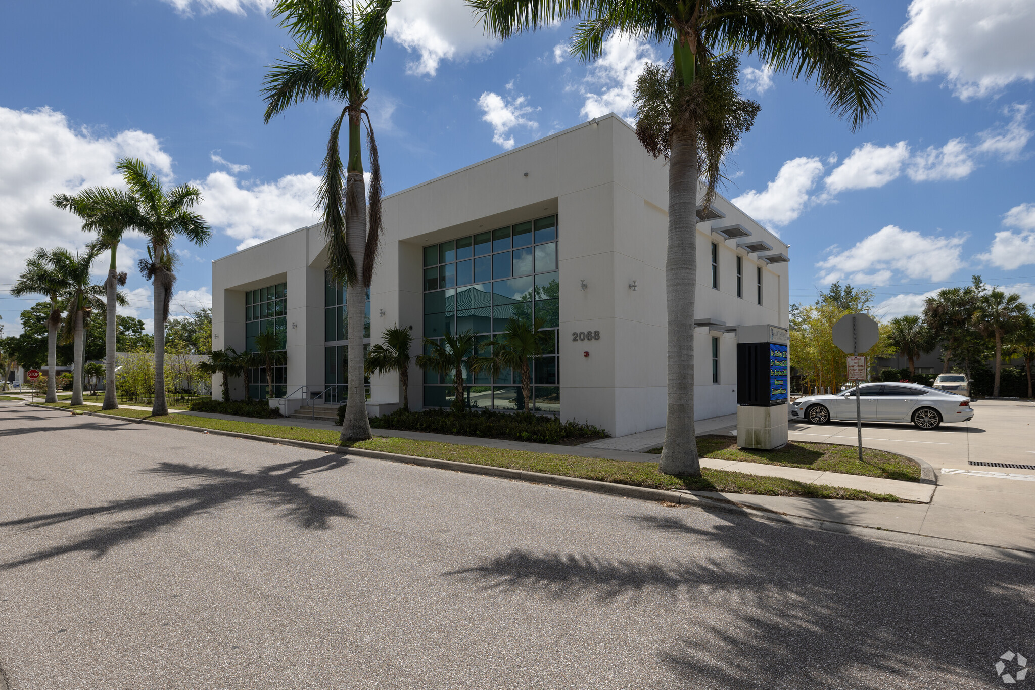 2068 Hawthorne St, Sarasota, FL for Rent