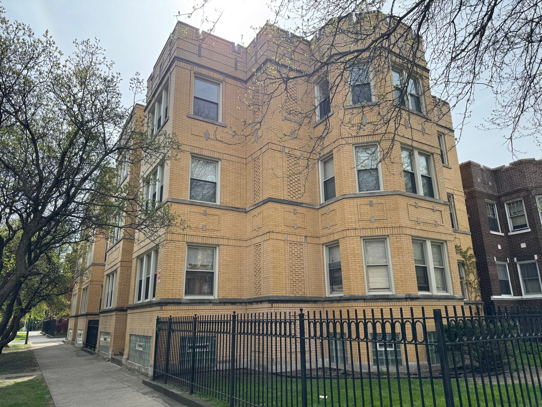 605 E 80th St, Chicago, IL for Sale