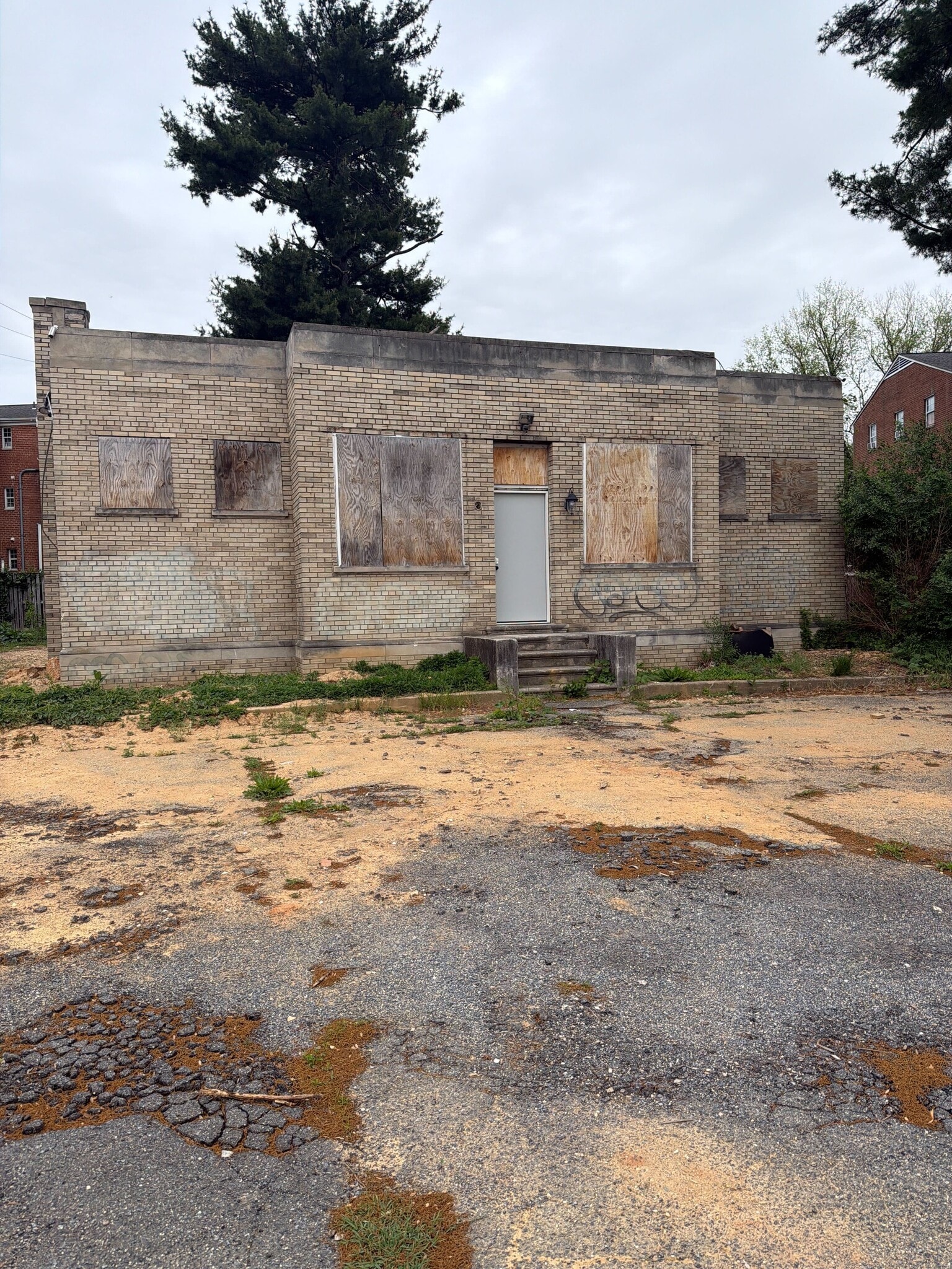 5855 Ager Rd, Hyattsville, MD for Sale