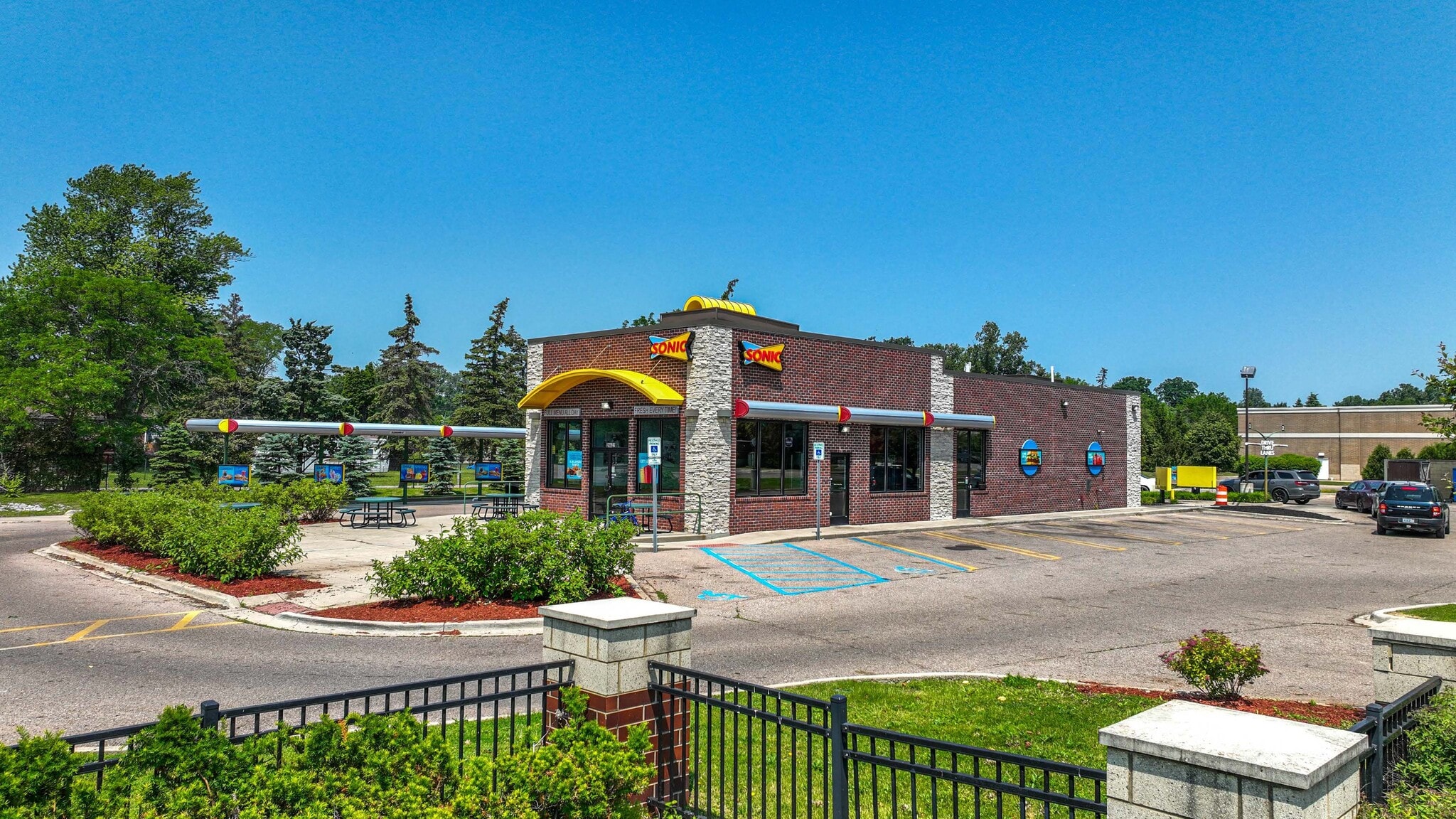 29622 7 Mile Rd, Livonia, MI for Sale