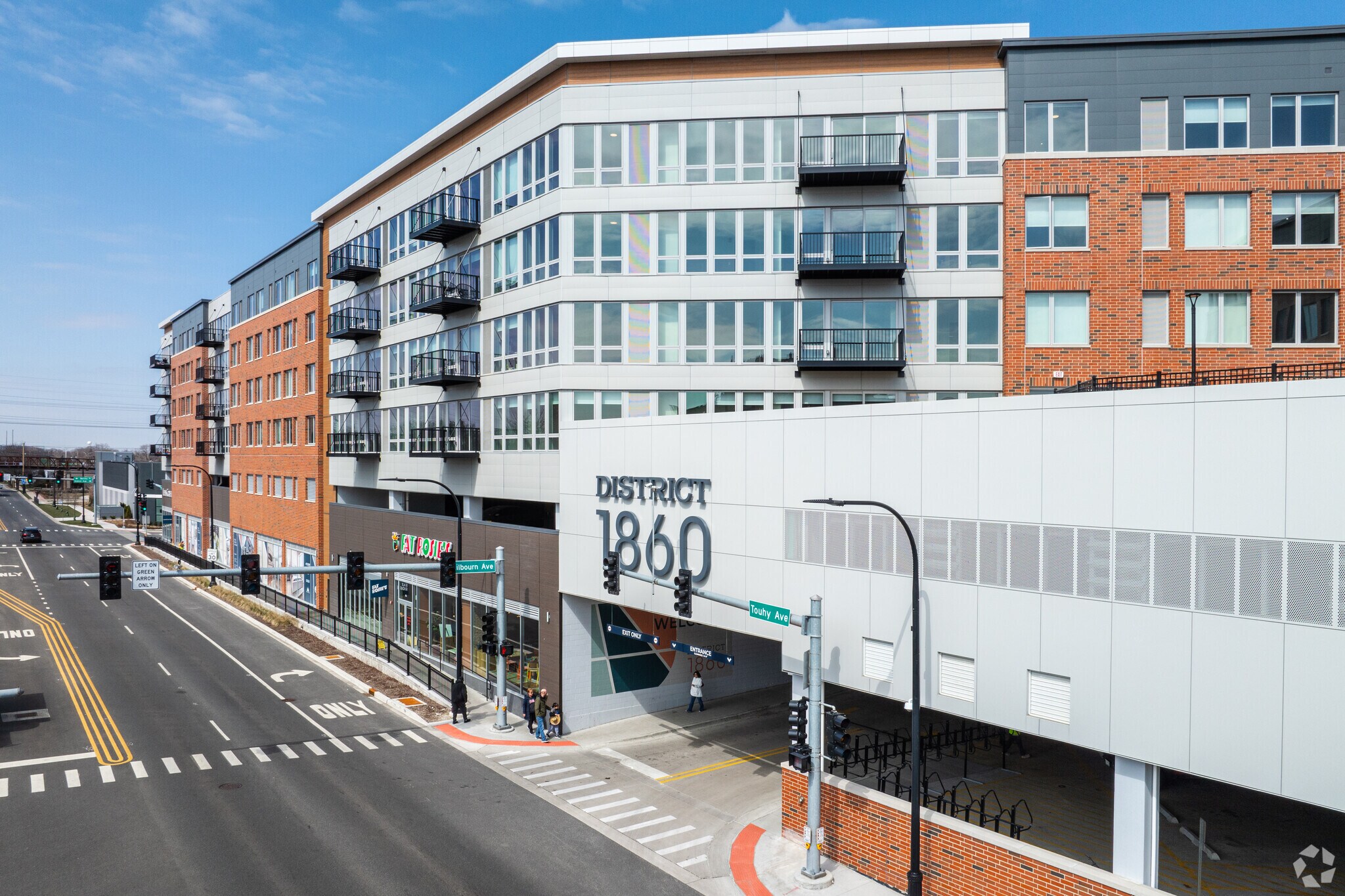 7215 N District Ave, Lincolnwood, IL for Rent