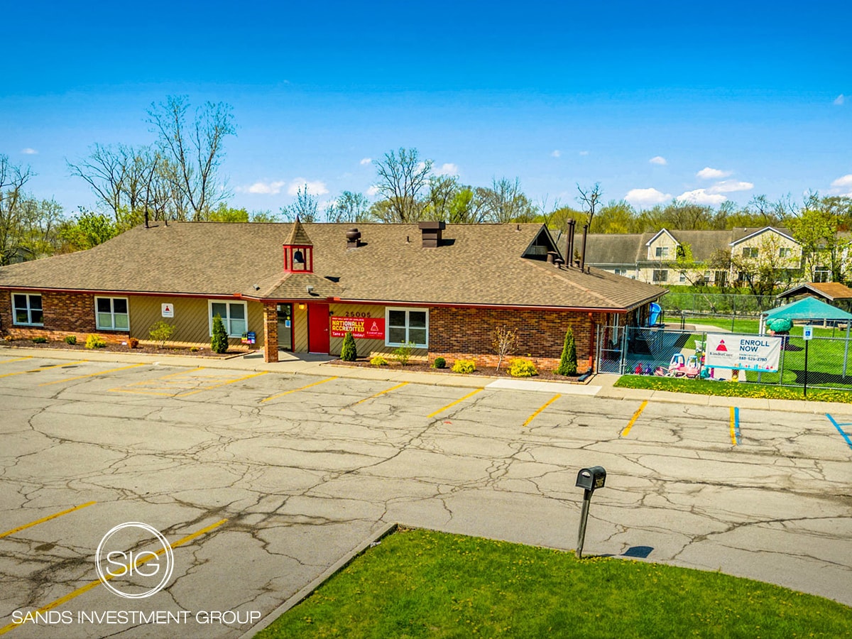 25005 Middlebelt Rd, Farmington Hills, MI for Sale
